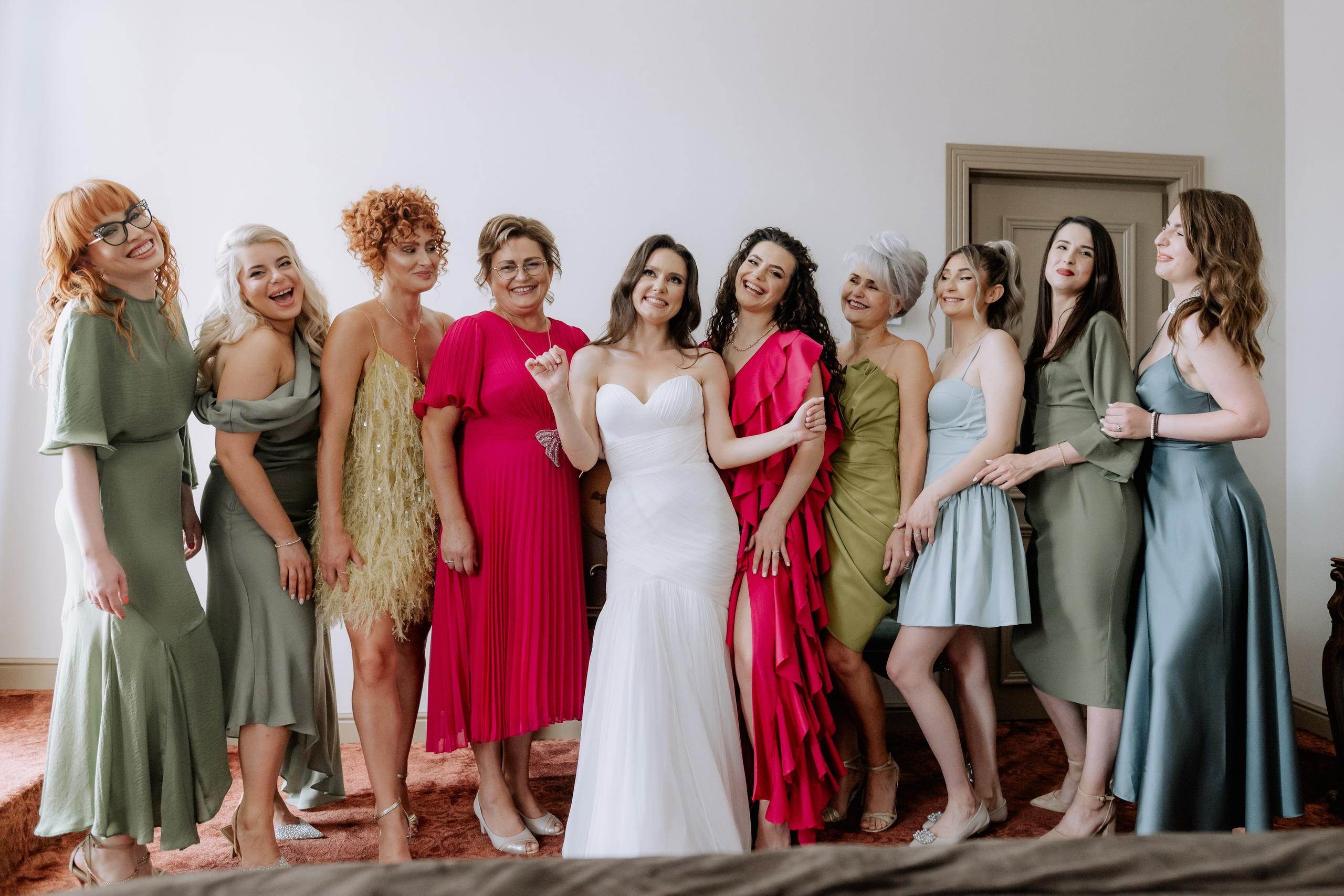 Cununie civila in aer liber , artificii de zi colorate , decor nunta , nunta la Hotel Traian. Proud Vision Weddings | Wedding Photography & Film — Servicii profesionale Foto Video Nunta Iasi