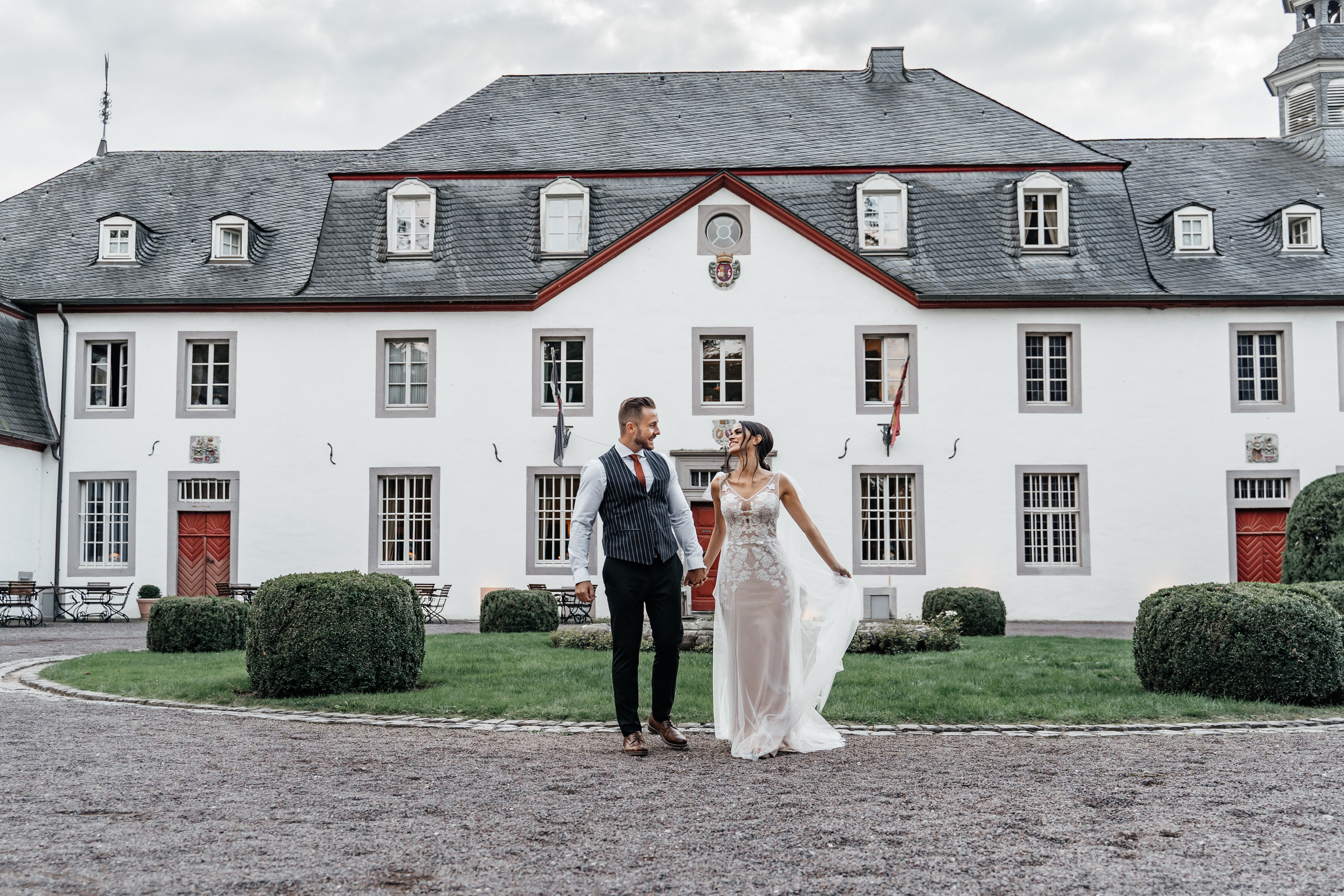 K & A im Schloss Auel. Hochzeitsfotograf für Moers, Niederrhein, Düsseldorf, NRW und Deutschland