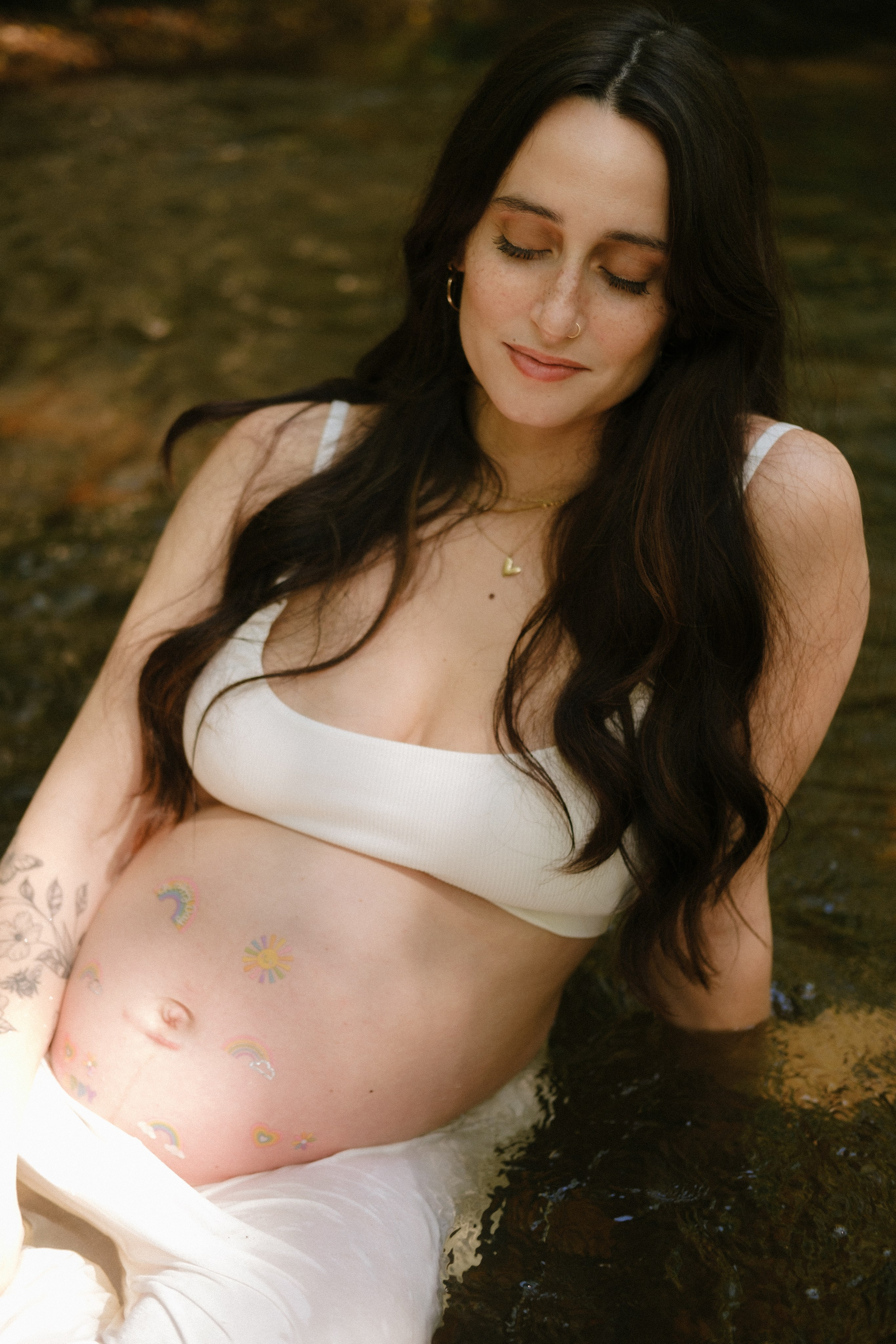 Maternity photo, pregnant woman seating in the creek in Richmond, VA