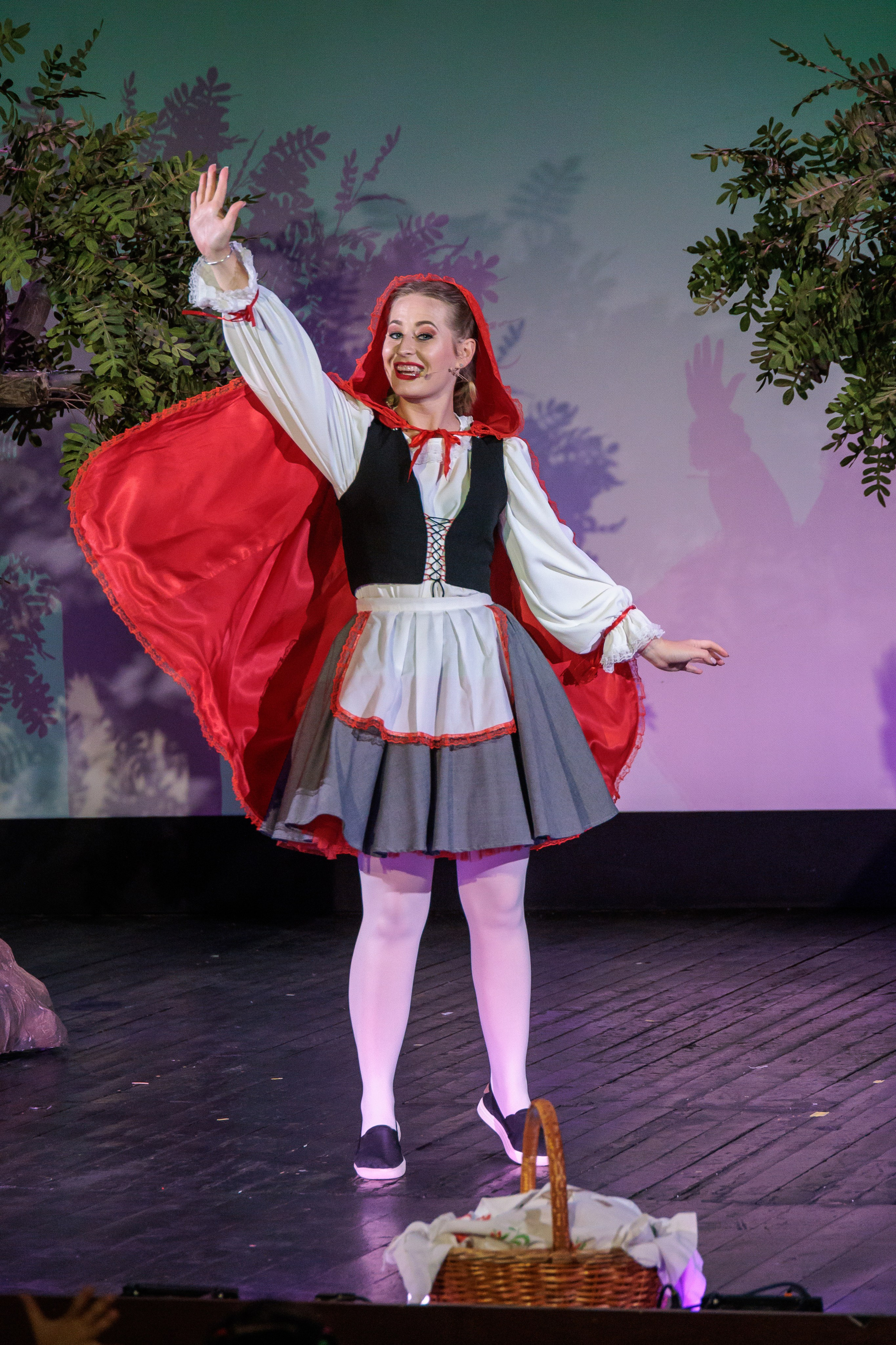 Povestea Scufita Rosie. Clounella. ✔️ Servicii foto si video in Chisinau Moldova - Cinematic.md