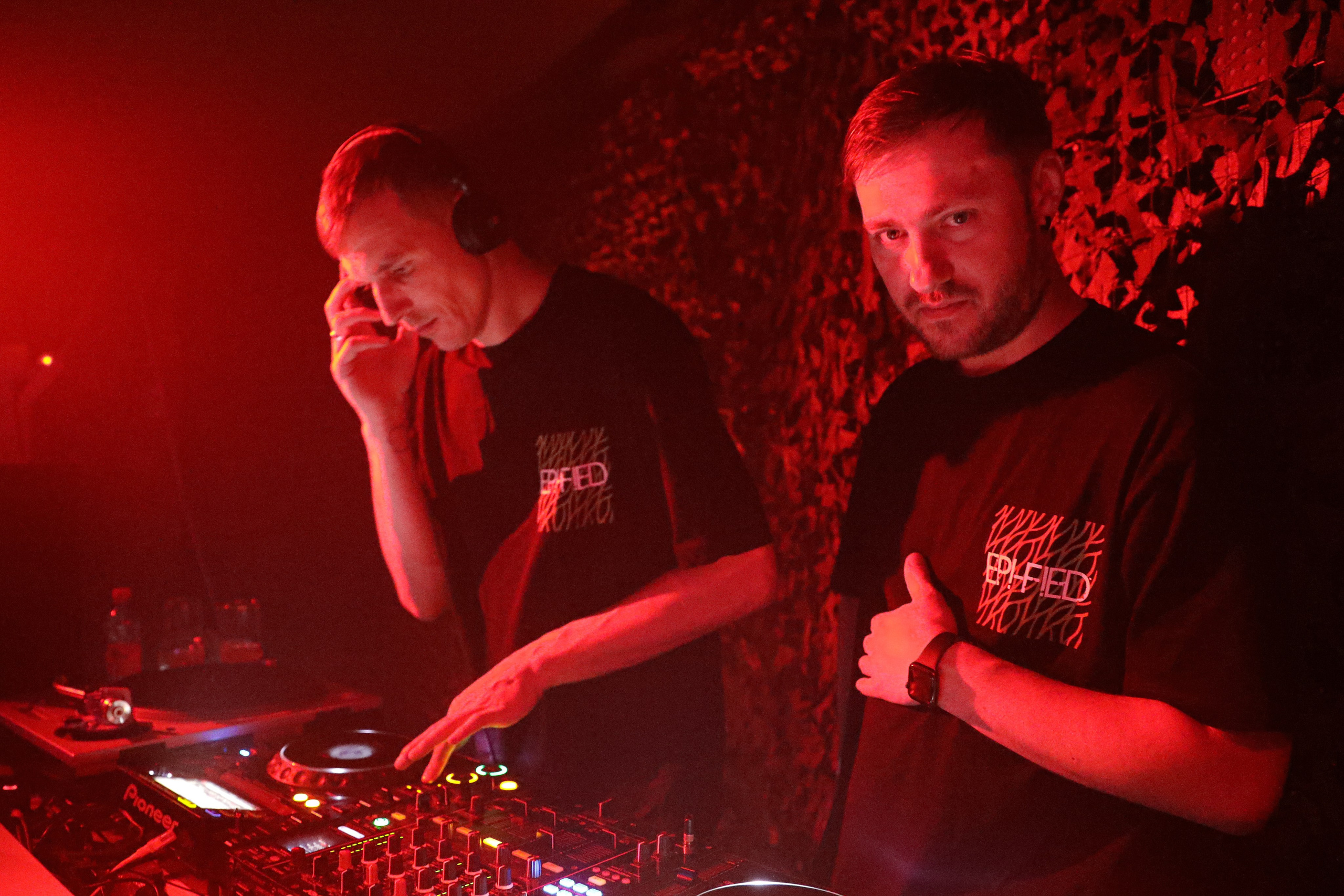 Music Event Photography — Live Shows & Behind the Scenes. Lifestyle & Documentary Photography in Bristol, Bath & London — def0cused