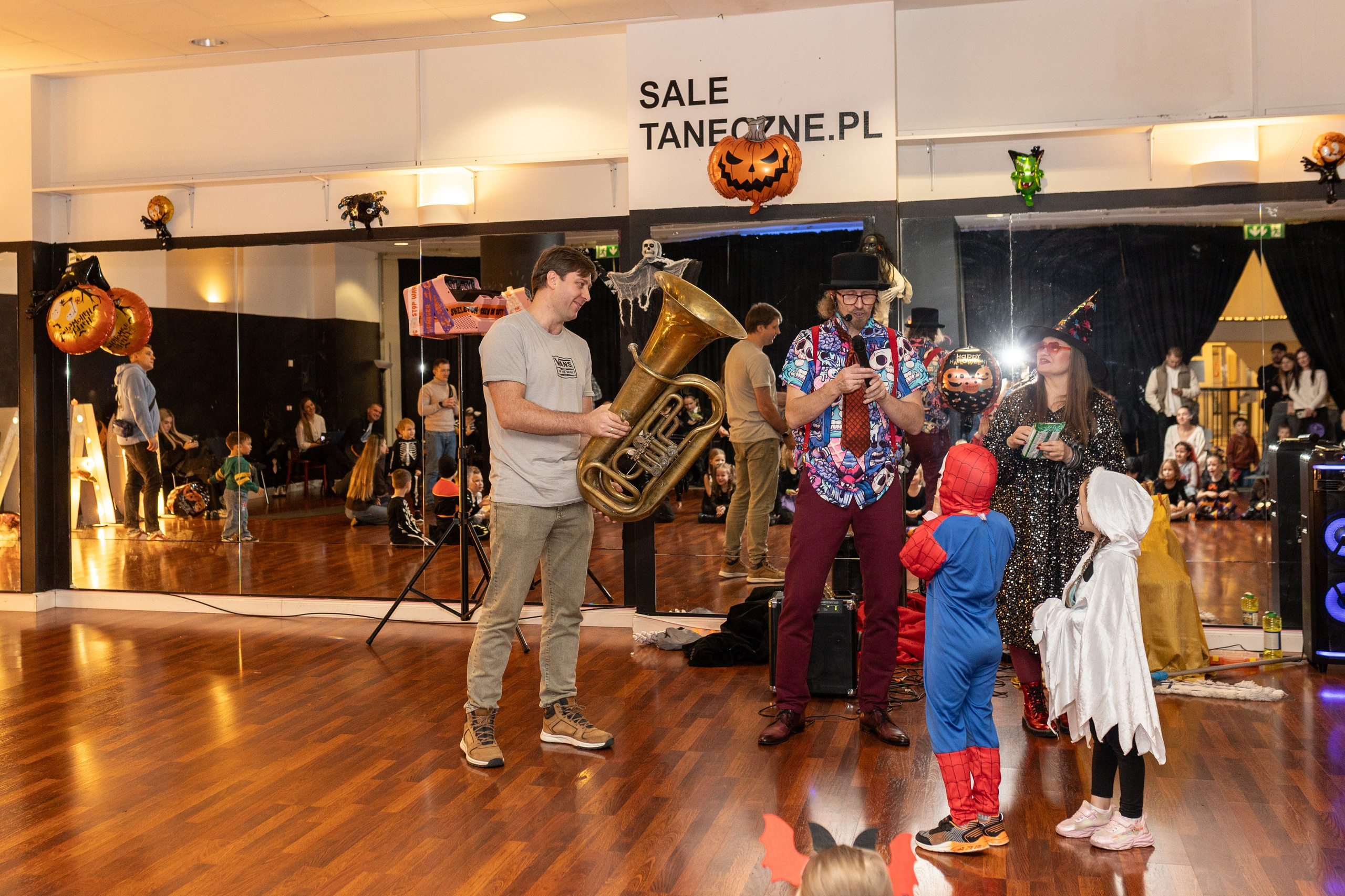 Leo dance studio Helloween 2025. Семейный и детский фотограф в Варшаве Мила Бобровская