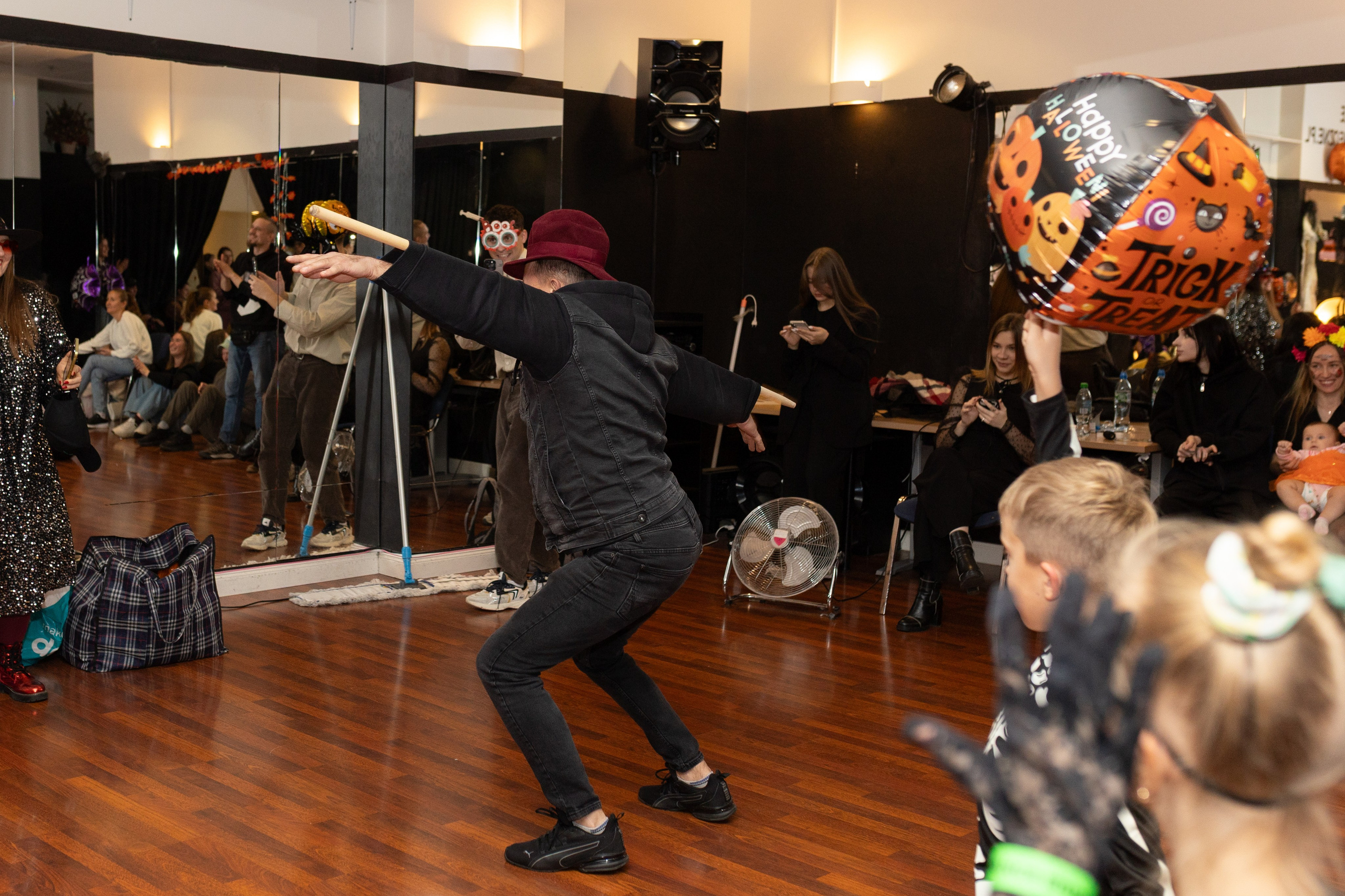 Leo dance studio Helloween 2025. Семейный и детский фотограф в Варшаве Мила Бобровская