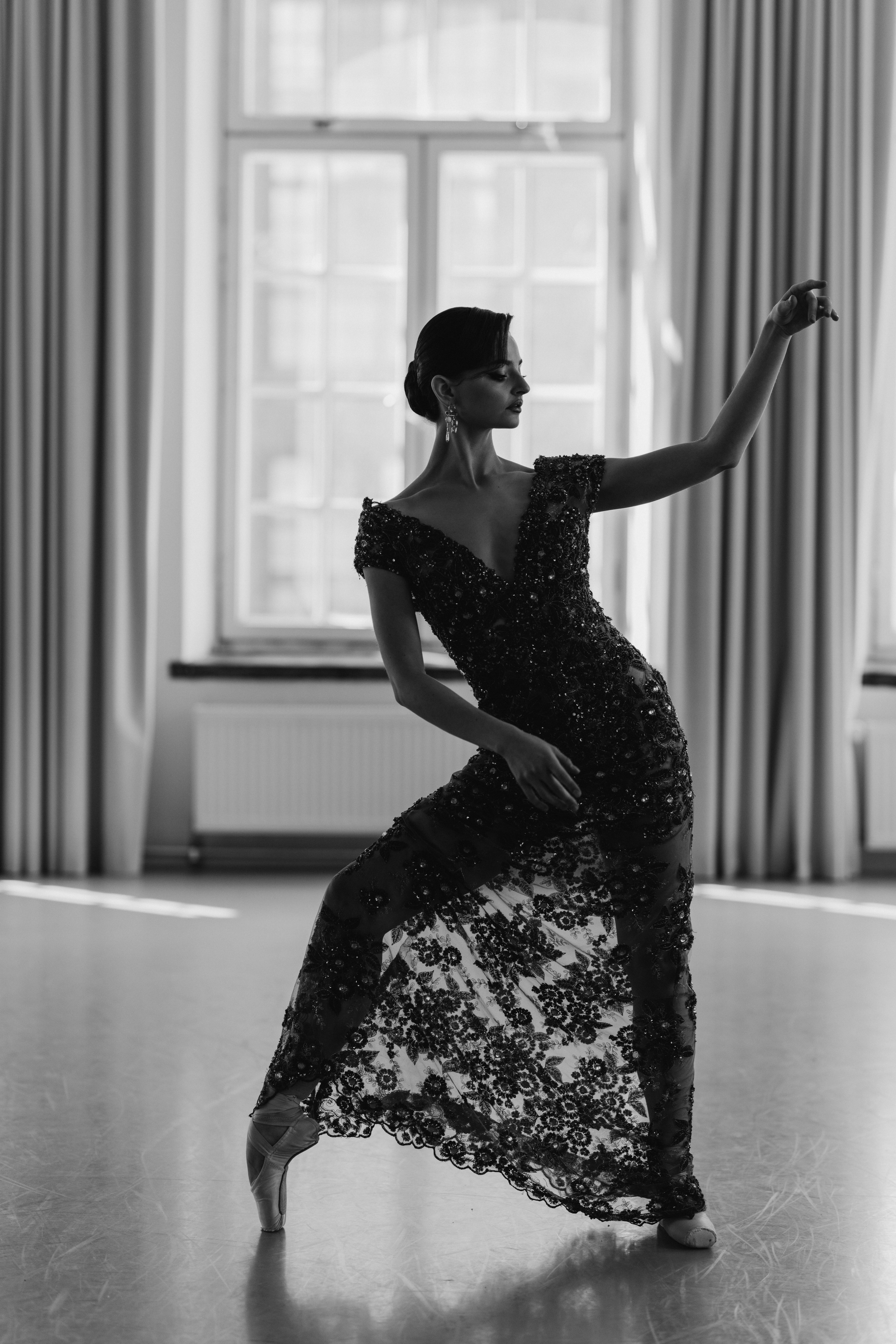 Riikka Couture, Riikka Ikäheimo, Violetta Keller, Portrait, Dancer. Wedding and portrait photographer in Helsinki Vickan O