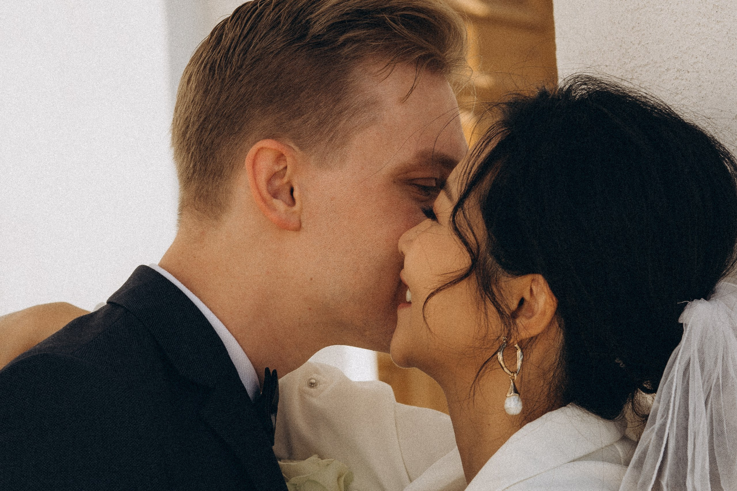 City wedding. Wedding and portrait photographer in Helsinki Vickan O
