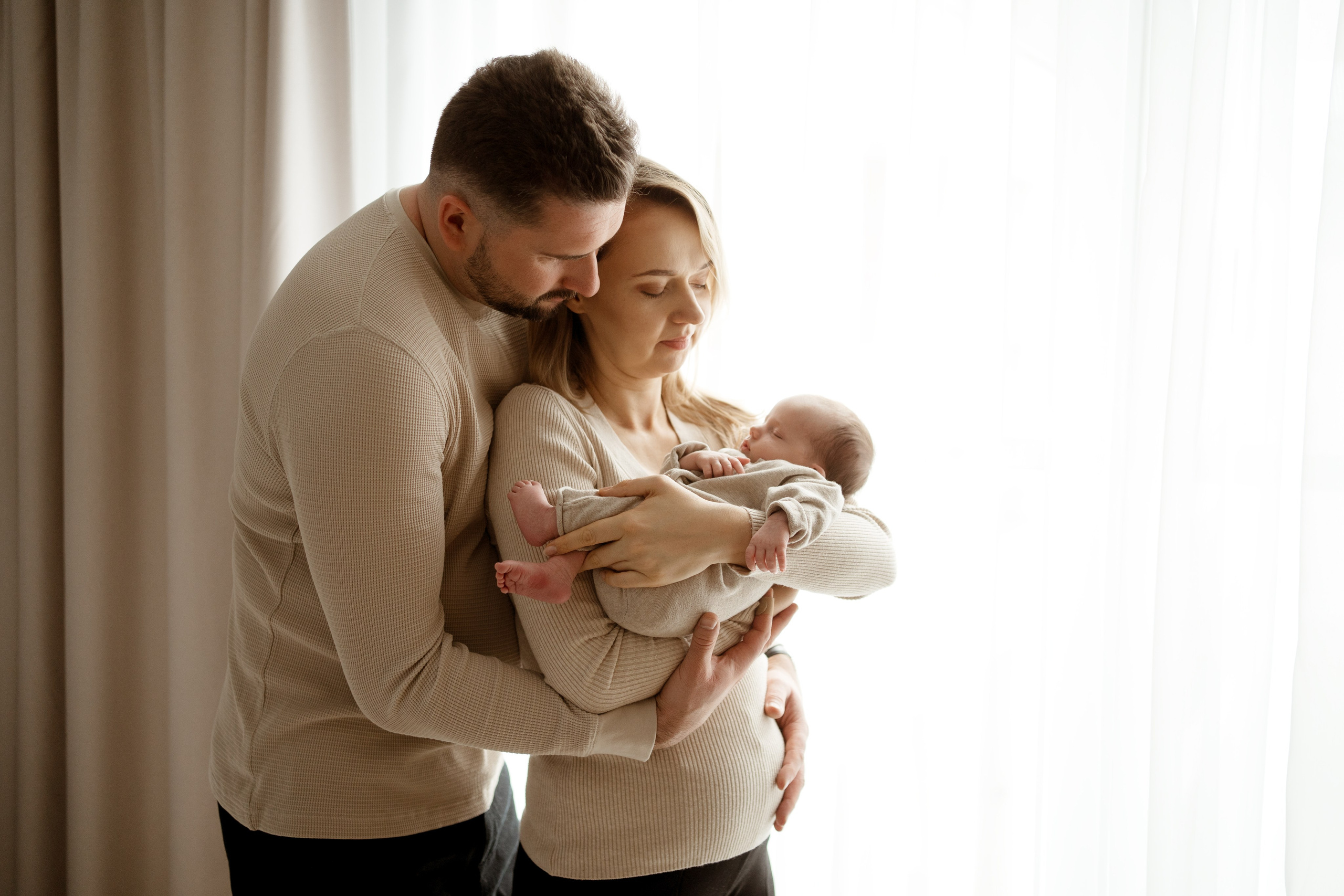 Sesja noworodkowa w domu. Fotograf Łódź - sesja ciążowa, noworodkowa, dziecięca. Studio w Łodzi