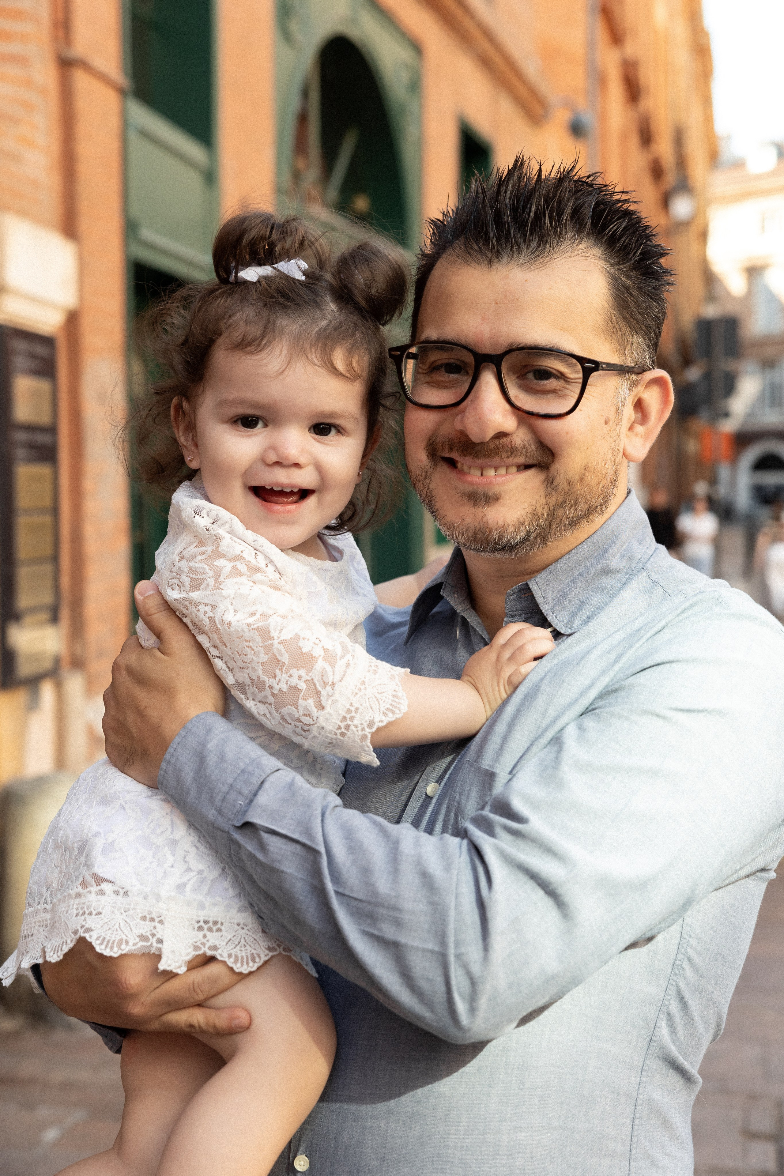 Family photo session in Toulouse. Eugenie Smirnova — wedding, corporate and lifestyle photographer in Toulouse and Southwest France