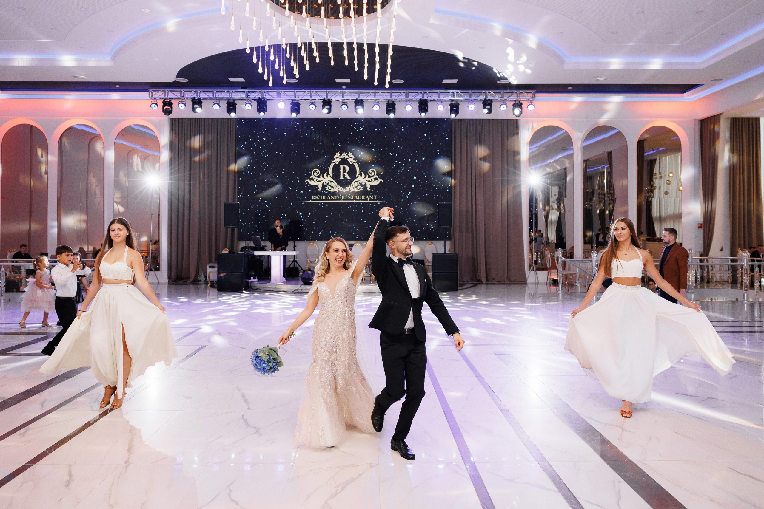 Atingerea e Dragoste. Servicii Foto Video în Chișinău și Europa ID-Brothers