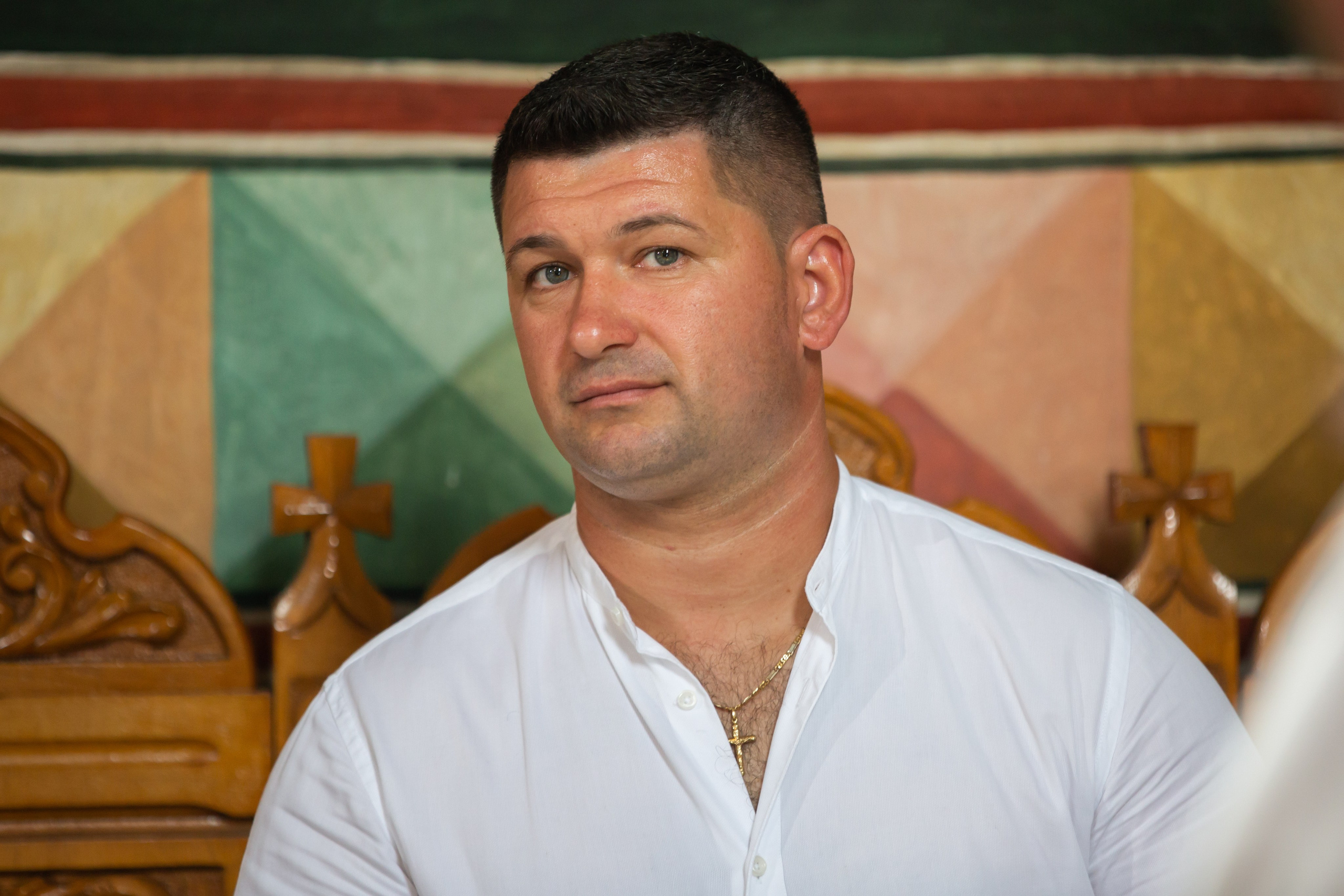 “Bebeluș botezat în biserică, ținut în brațe de nași”	•	“Detaliu cu lumânarea de botez decorată cu flori albe”	•	“Părinți emoționați alături de copilul lor la ceremonia de botez”	•	“Masa festivă de botez cu decor tematic și tort personalizat”	•	“Momentul în care preotul toarnă apă sfințită pe fruntea bebelușului”	“Bebeluș în rochie albă de botez, zâmbind în brațele mamei”	•	“Detaliu cu cruciulița de botez așezată pe o pernă de satin”	•	“Părinți și nași aprinzând lumânările în timpul ceremoniei de botez”	•	“Tort de botez decorat cu figurine tematice și numele copilului”	•	“Copil botezat dormind liniștit în pătuțul decorat festiv”	•	“Momentul în care preotul binecuvântează copilul în fața altarului”	•	“Invitați adunându-se în jurul mesei festive la petrecerea de botez”	•	“Bebeluș ținând în mână o jucărie personalizată primită la botez”	•	“Familie fericită pozând împreună după ceremonia de botez”	•	“Decor tematic cu baloane și flori la locația petrecerii de botez” fotograf Botoșani fotograf evenimente fotograf botez Alin Chirila fotograf alinofotostudio,- Preotul ținându-l pe micuțul Mathias Gabriel la botez, în biserica Înălțarea Domnului, Copălău  - Detalii de la botezul lui Mathias – lumânare, trusou și icoană  - Familia lui Mathias Gabriel alături de micuț, în ziua botezului  - Portret emoționant cu mama și bebelușul în brațe, în biserică,fotograf profesionist evenimente Botoșani, Iași, Suceava, Fălticeni, Bacău, Pașcani, Roman - AlinoFotoStudio by Alin Chirilă - servicii foto nuntă, botez, cununie, ședințe foto creative, albume personalizate, fotografii emoționante și calitative pentru cele mai importante momente din viață,fotograf nuntă Botoșani Alin Chirilă,  ședință foto botez Iași - AlinoFotoStudio,  servicii fotograf profesionist evenimente Suceava,  fotograf cununie civilă Fălticeni - Alin Chirilă,  album foto nuntă personalizat Bacău.“Bebeluș botezat în biserică, ținut în brațe de nași”	•	“Detaliu cu lumânarea de botez decorată cu flori albe”	•	“Părinți emoționați alături de copilul lor la ceremonia de botez”	•	“Masa festivă de botez cu decor tematic și tort personalizat”	•	“Momentul în care preotul toarnă apă sfințită pe fruntea bebelușului”	“Bebeluș în rochie albă de botez, zâmbind în brațele mamei”	•	“Detaliu cu cruciulița de botez așezată pe o pernă de satin”	•	“Părinți și nași aprinzând lumânările în timpul ceremoniei de botez”	•	“Tort de botez decorat cu figurine tematice și numele copilului”	•	“Copil botezat dormind liniștit în pătuțul decorat festiv”	•	“Momentul în care preotul binecuvântează copilul în fața altarului”	•	“Invitați adunându-se în jurul mesei festive la petrecerea de botez”	•	“Bebeluș ținând în mână o jucărie personalizată primită la botez”	•	“Familie fericită pozând împreună după ceremonia de botez”	•	“Decor tematic cu baloane și flori la locația petrecerii de botez” fotograf Botoșani fotograf evenimente fotograf botez Alin Chirila fotograf alinofotostudio.fotograf botez Amelis Maria, fotografie botez Botoșani, fotograf Alin Chirilă, amintiri botez, fotografii botez, botez Amelis Maria, fotograf copii, fotografie botez în Botoșani,