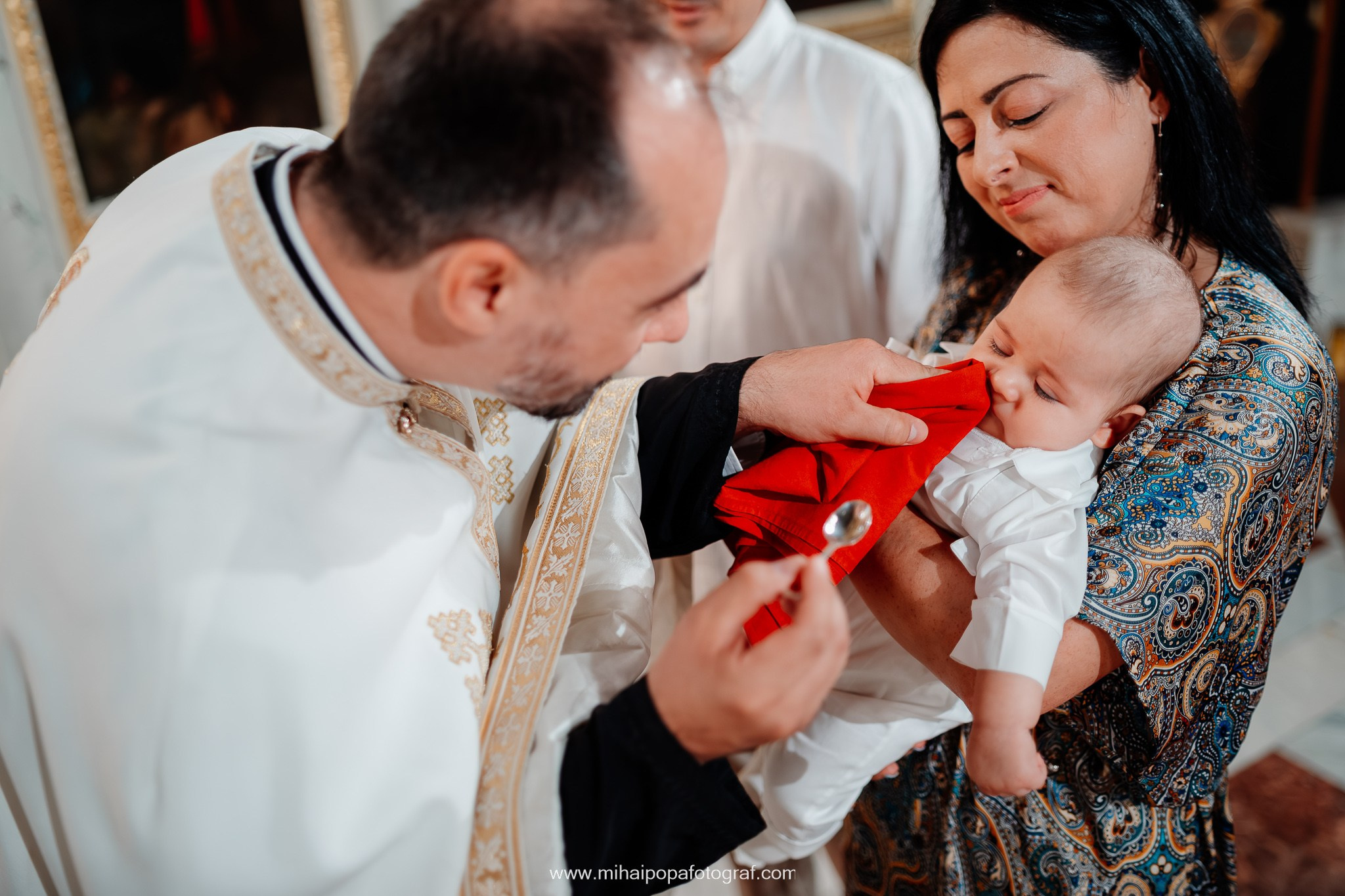 Fotograf de Botez în Bucuresti- Mihai Popa Fotograf. Fotograf Nuntă & Botez București - Mihai Popa | Dincolo de oameni, imortalizez emoții!