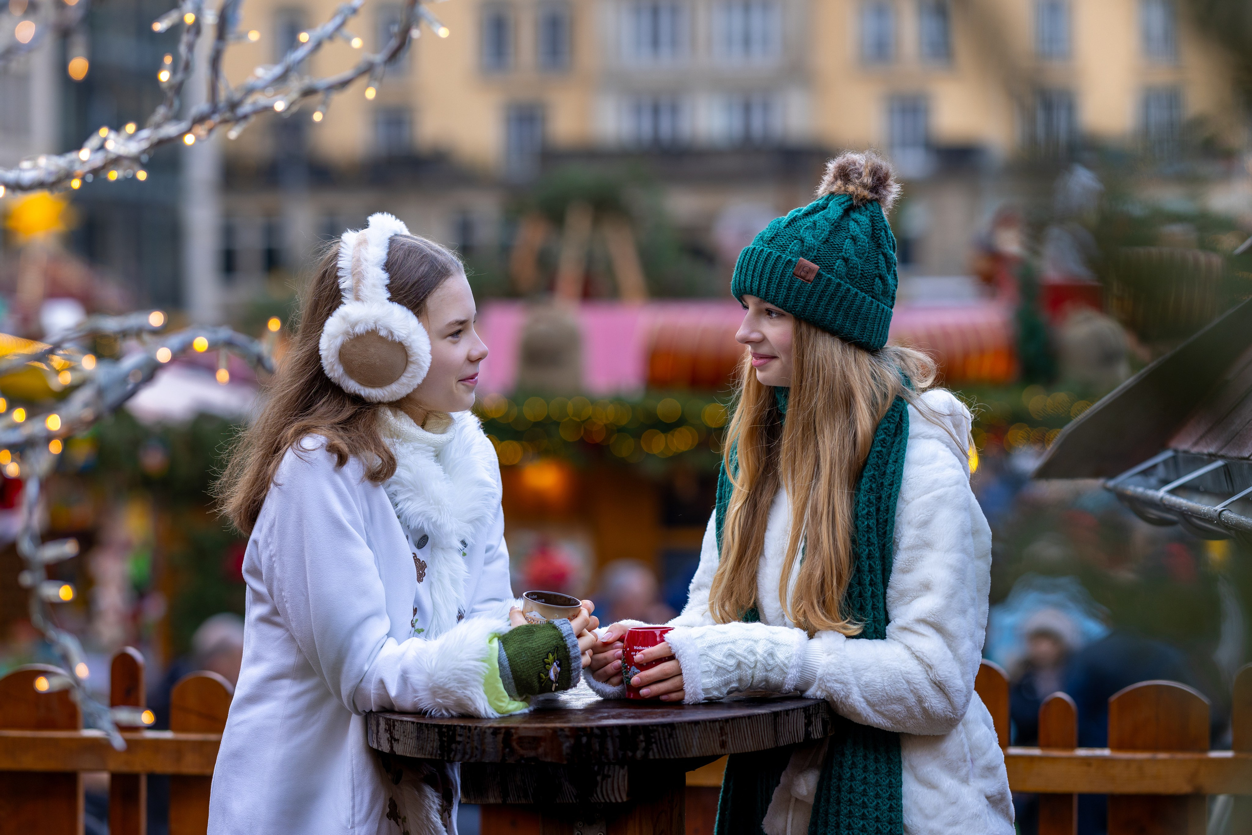 Photo shoot at the Christmas fair in Dresden 2024. Family & Maternity Photographer in Dresden Tatiana Mudryak