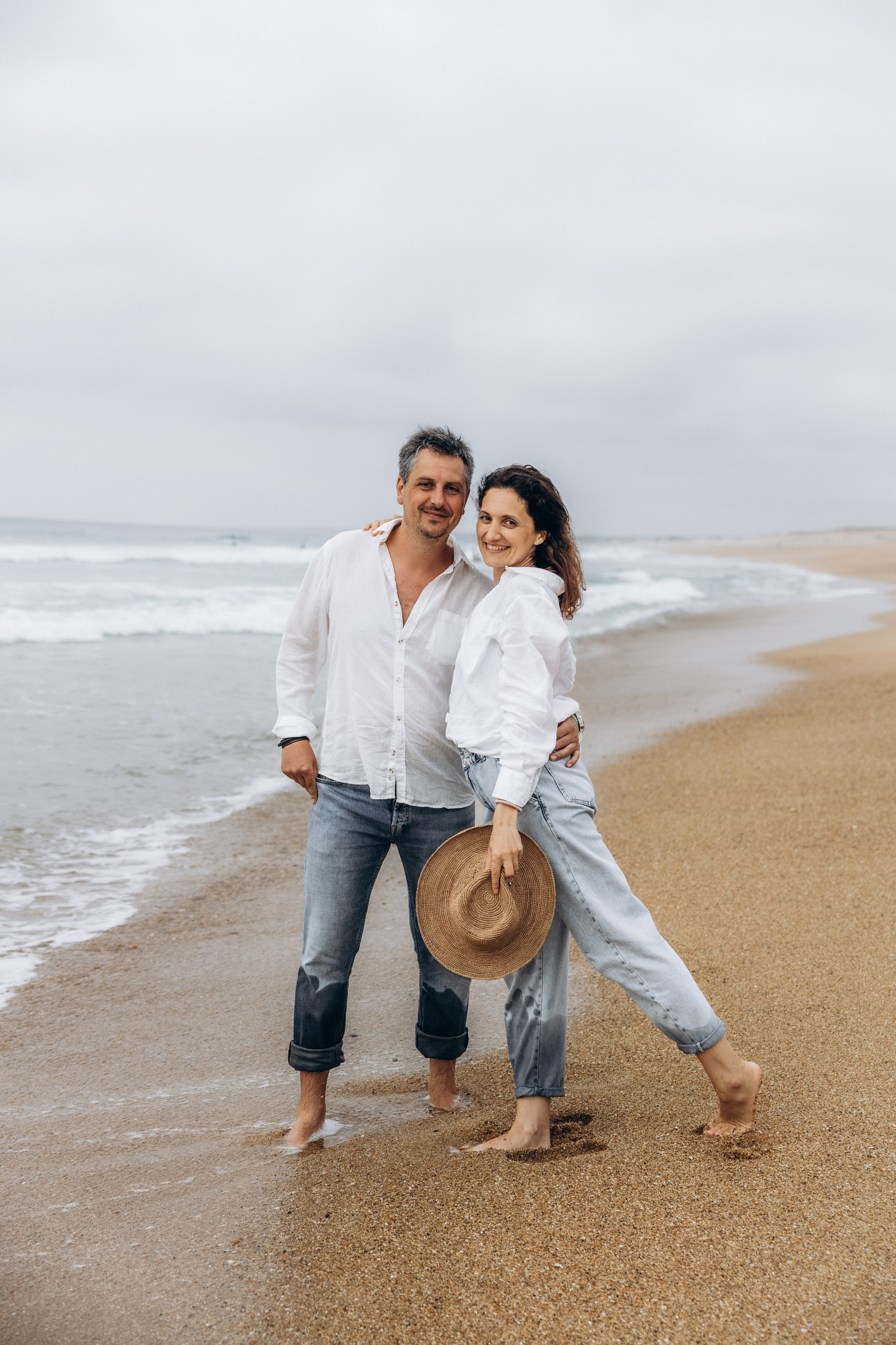 Family photoshoot by the ocean. Labenne Ocean Beach 2024. Eugenie Smirnova — wedding, corporate and lifestyle photographer in Toulouse and Southwest France