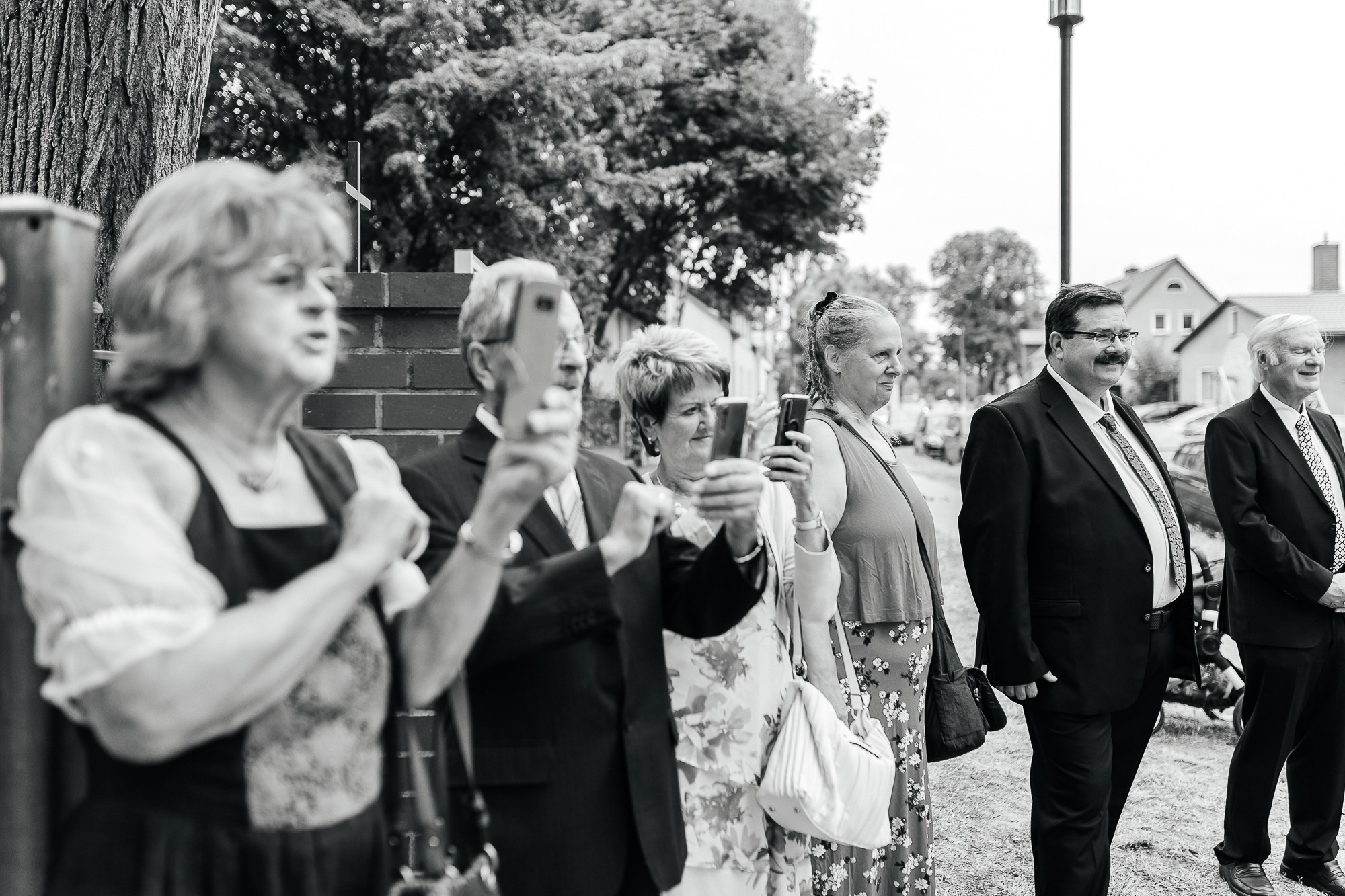 Susanne & Marco | Intime Trauung in der idyllischen Dorfkirche von Hönow. Hochzeitsfotografie in Berlin Nataliia Schütze