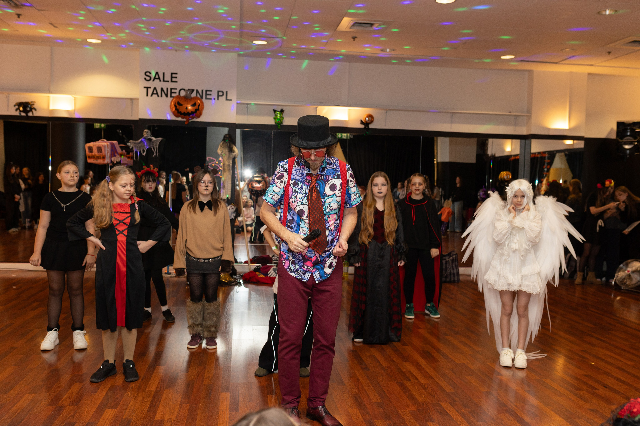 Leo dance studio Helloween 2025. Семейный и детский фотограф в Варшаве Мила Бобровская