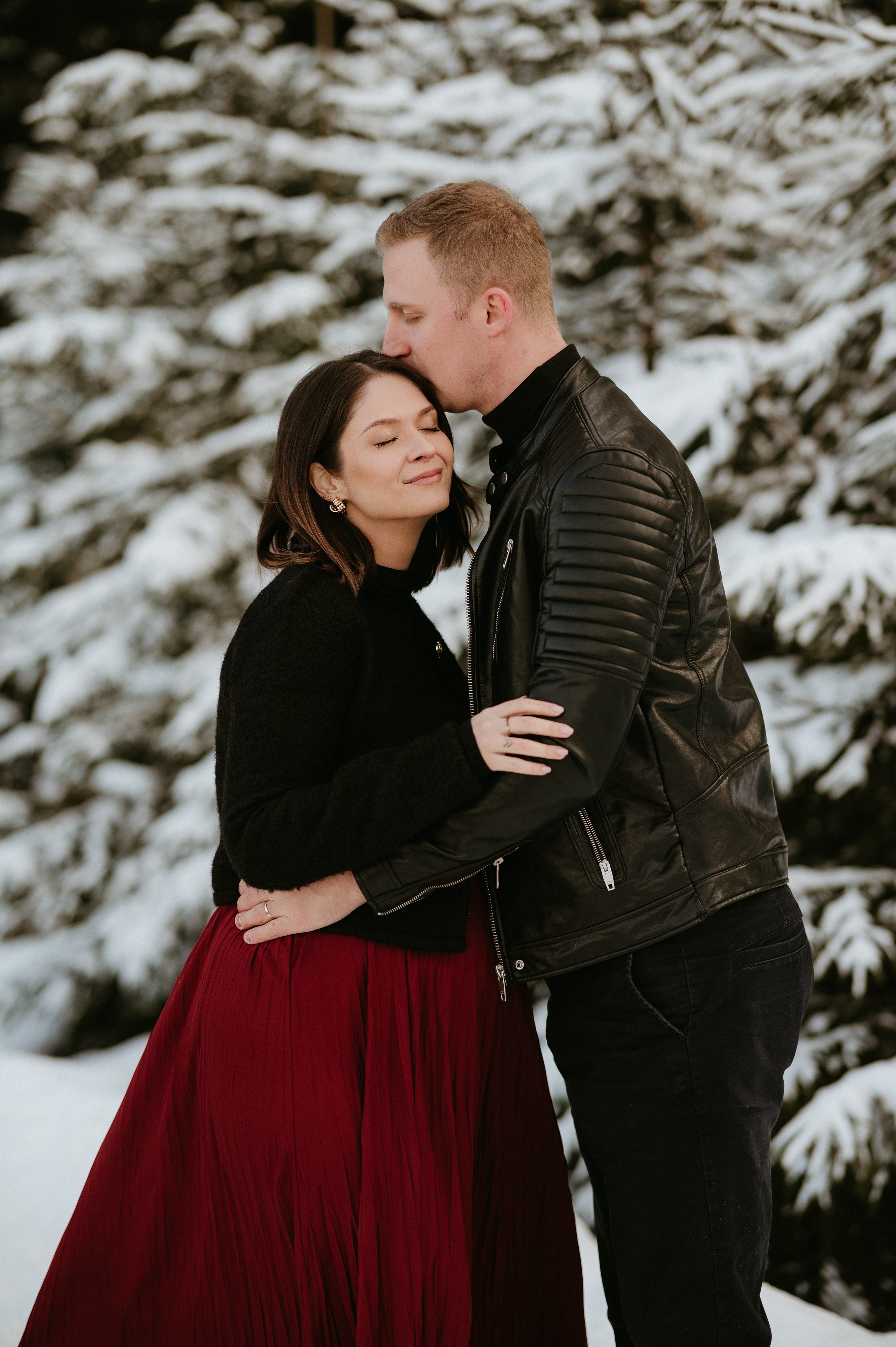 Ședință Foto de Familie la Munte – Fotografii de Iarnă în Lupcina. Valentin Melen - fotograf de nunta 🤍