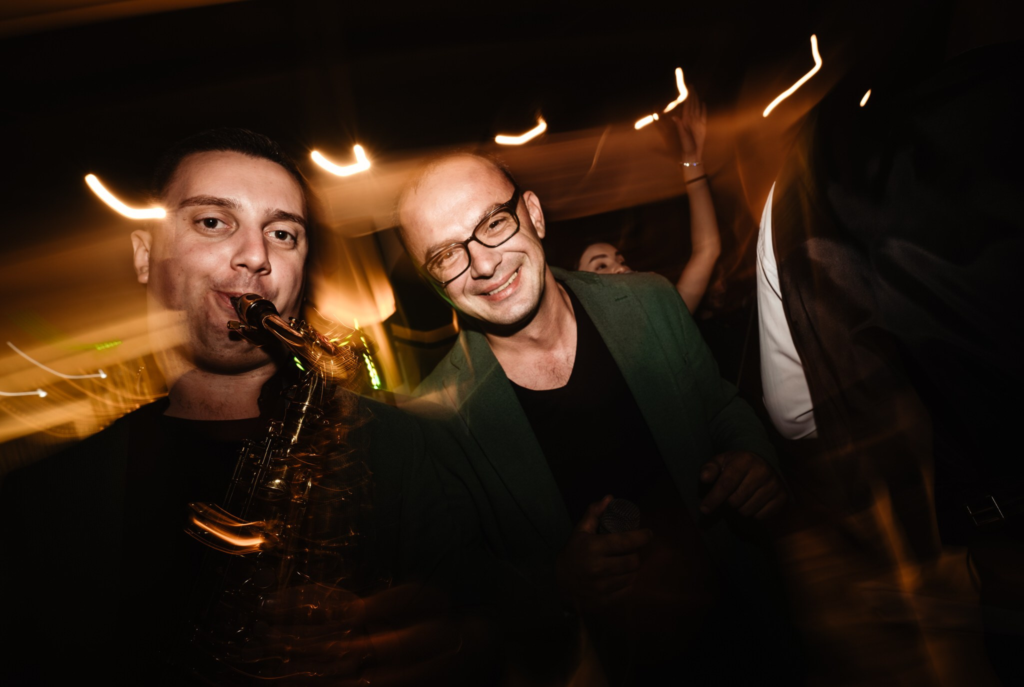 Fotograf profesionist de nuntă. Cu o abordare creativă și tehnici unice, spunem povestea voastră prin imagini pline de iubire și naturalețe. Descoperă arta fotografiei de nuntă . Fotograf Iasi, fotograf de nunta Suceava. Fotografii de nuntă. Pachet fotografii de nuntă. Fotograf Iasi, fotograf Suceava, fotograf Botosani, fotograf Romania. Servicii foto nuntă. Servicii foto-video.