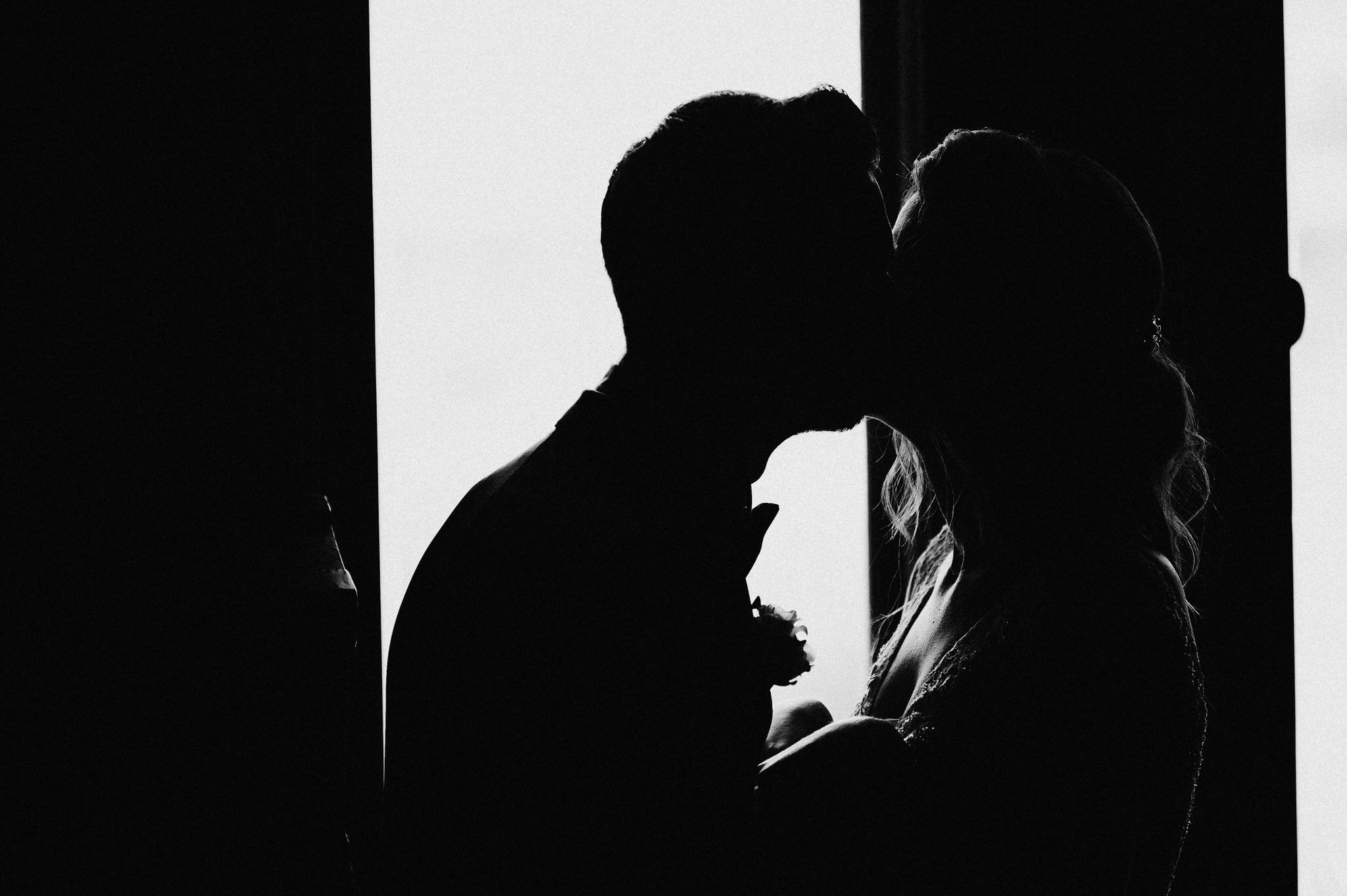 Fotograf profesionist de nuntă. Cu o abordare creativă și tehnici unice, spunem povestea voastră prin imagini pline de iubire și naturalețe. Descoperă arta fotografiei de nuntă . Fotograf Iasi, fotograf de nunta Suceava. Fotografii de nuntă. Pachet fotografii de nuntă. Fotograf Iasi, fotograf Suceava, fotograf Botosani, fotograf Romania. Servicii foto nuntă. Servicii foto-video.