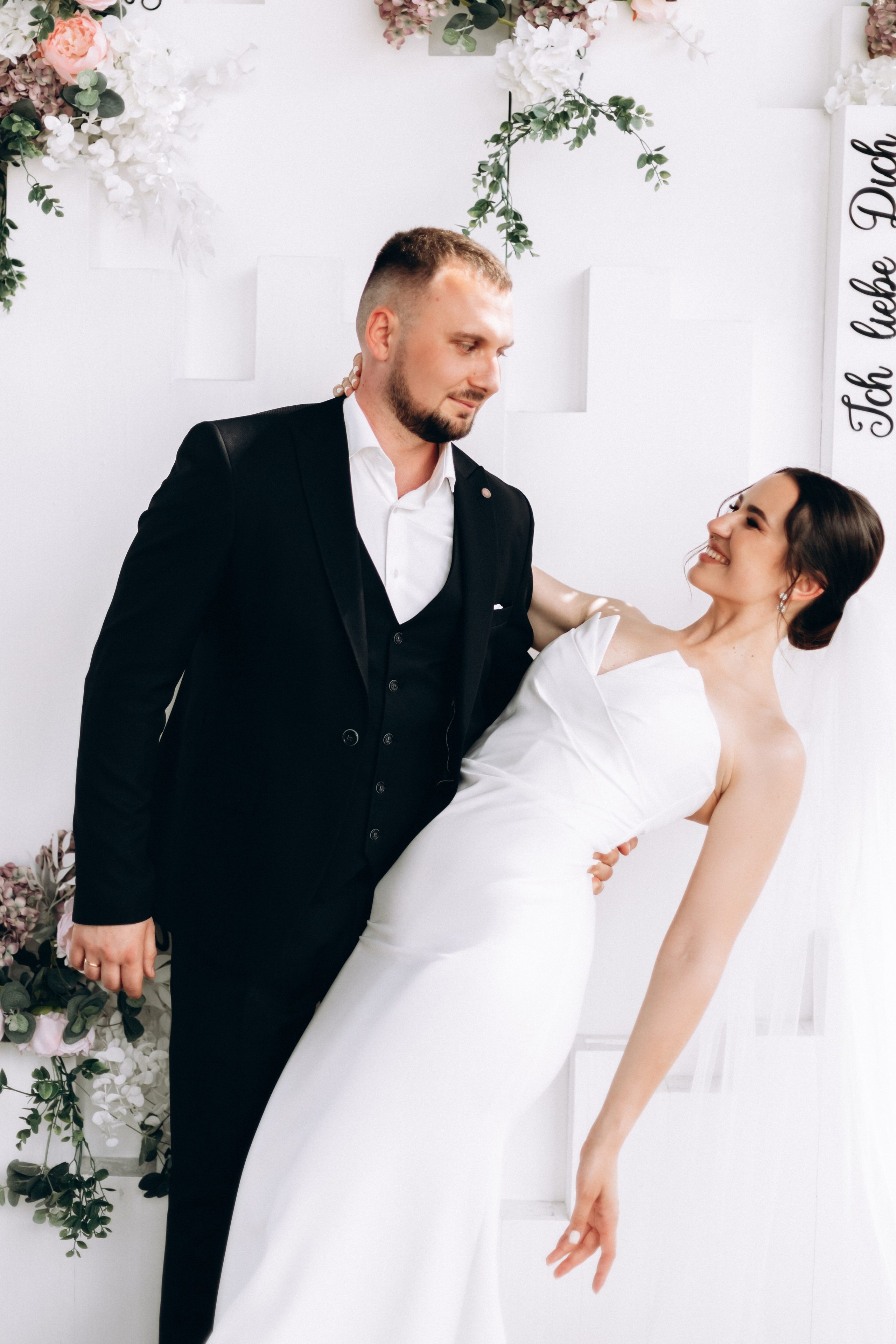 White Wedding. Wedding and Family Photograph