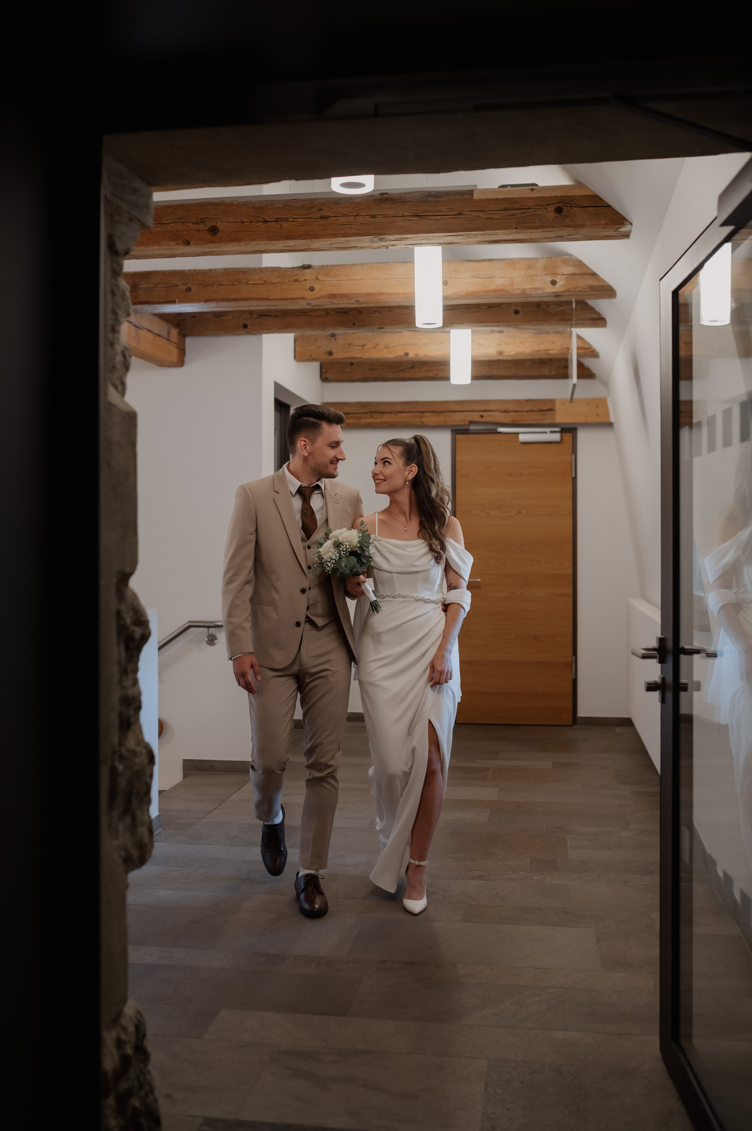 CIVIL WEDDING IN STADTSCHLOSS IN HERRIEDEN. Photographer in Nuremberg Irina Mehnert from Ansbach