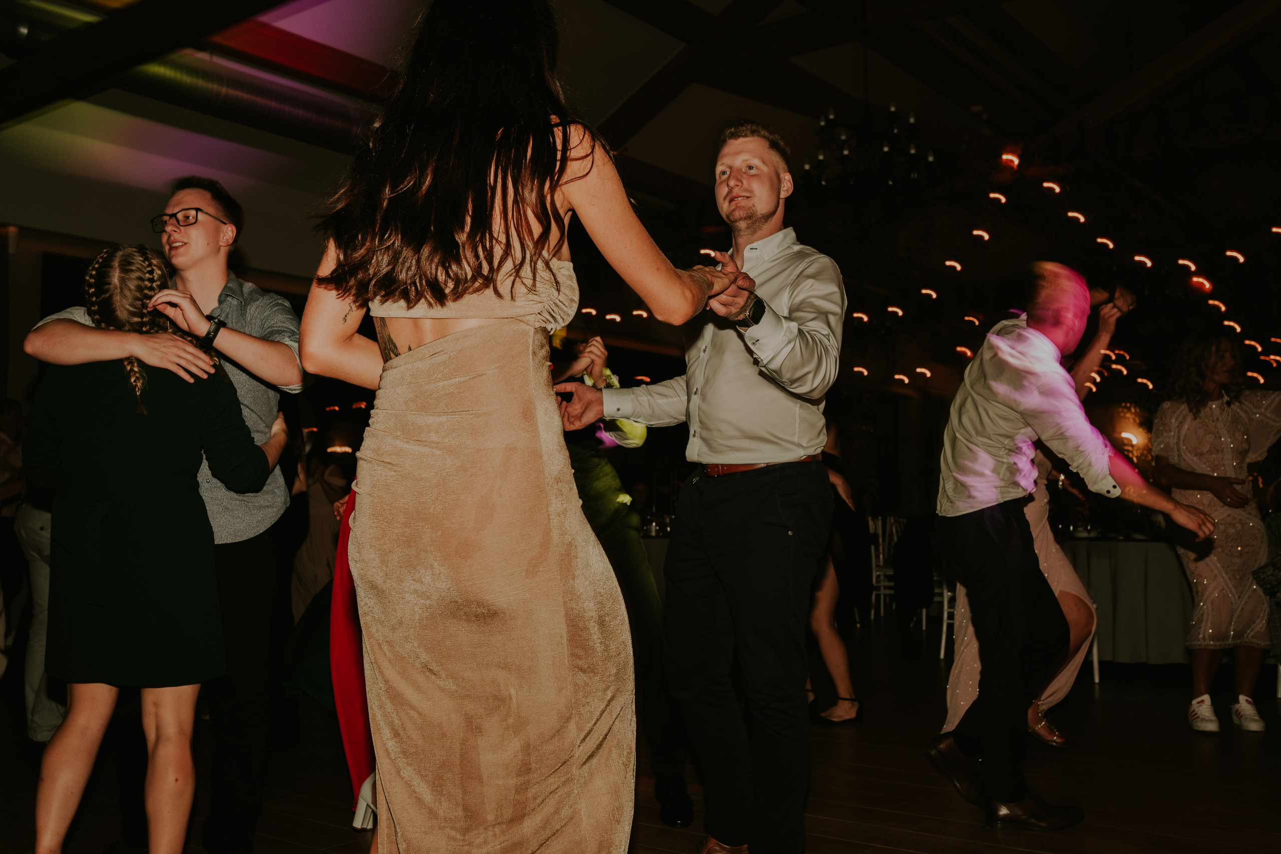 Sala Koralowa w Jaworzu: Opowieść o ślubie Nikoli i Kacpra. Karkowskafoto - fotografia miłości