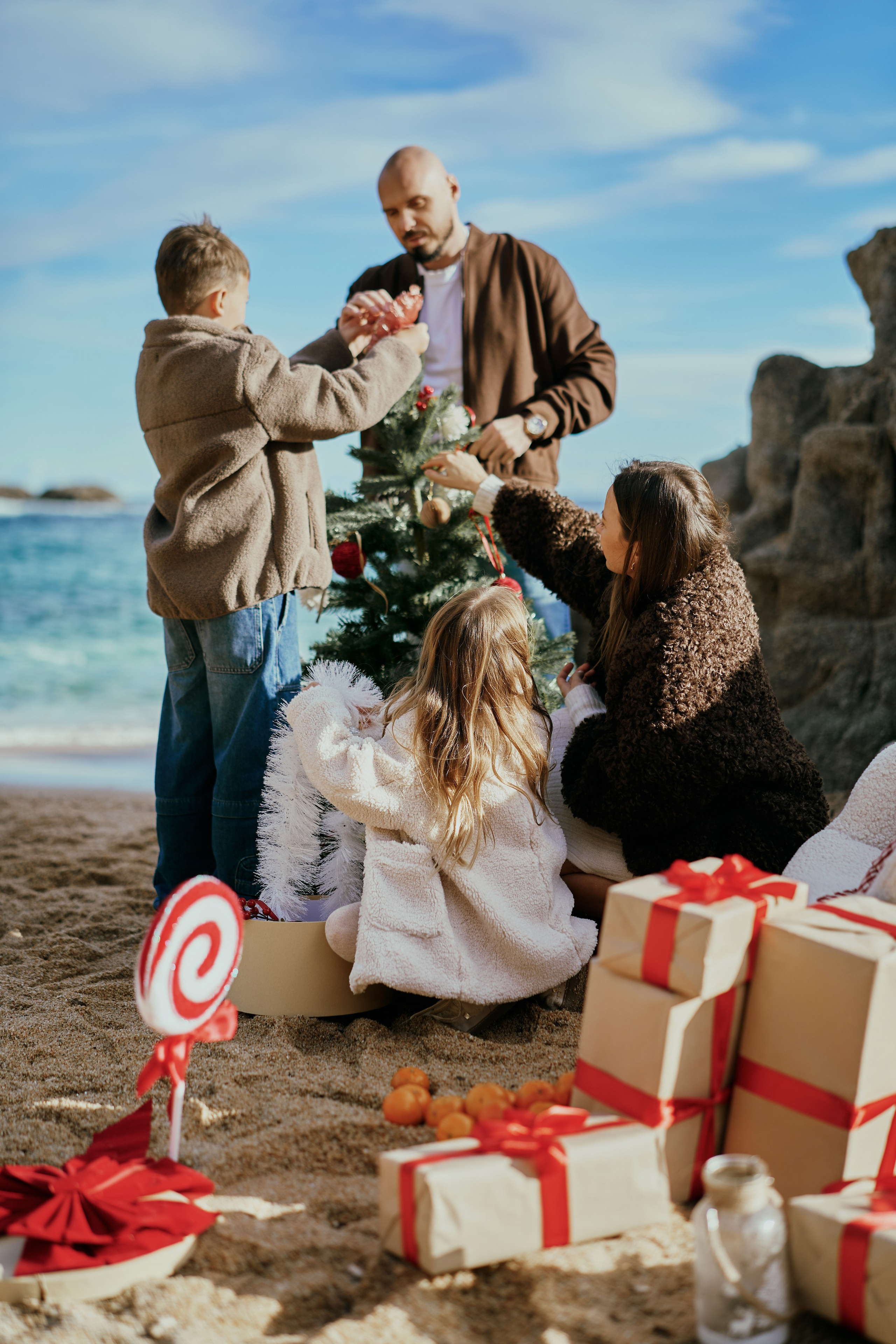 Елка на пляже. Веселая компания. Фотограф в Барселоне Жанна Захарченко