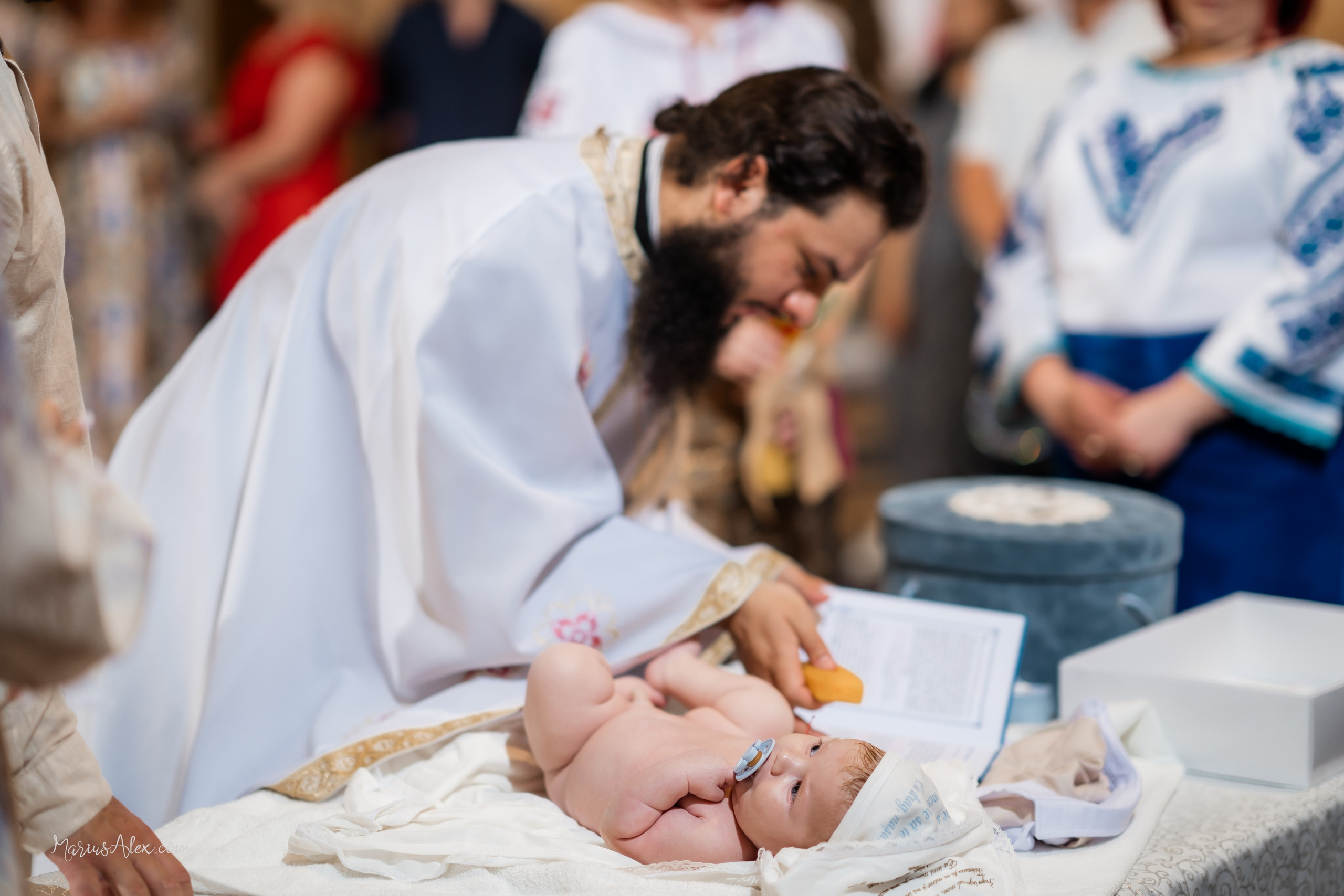 Botezul micutului Victor Dragos. Marius Alex fotograf de eveniment si portret din Suceava