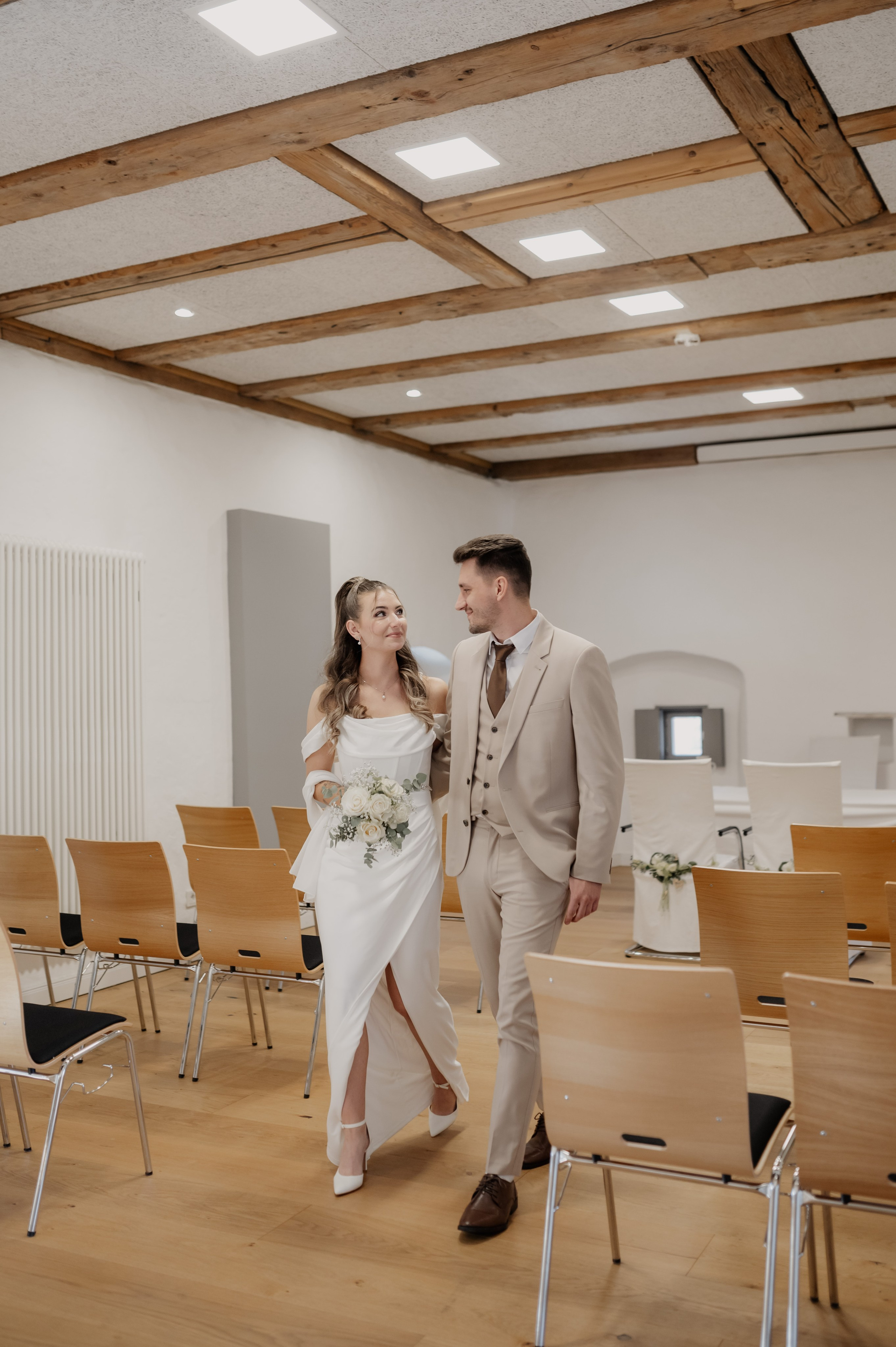 CIVIL WEDDING IN STADTSCHLOSS IN HERRIEDEN. Photographer in Nuremberg Irina Mehnert from Ansbach