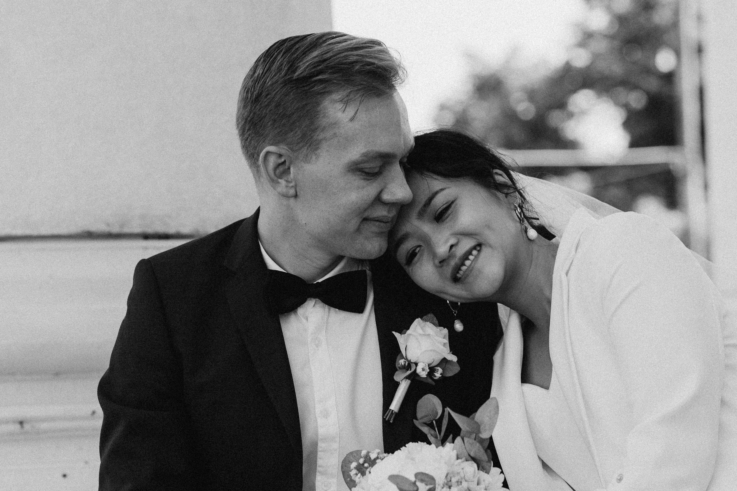 City wedding. Wedding and portrait photographer in Helsinki Vickan O