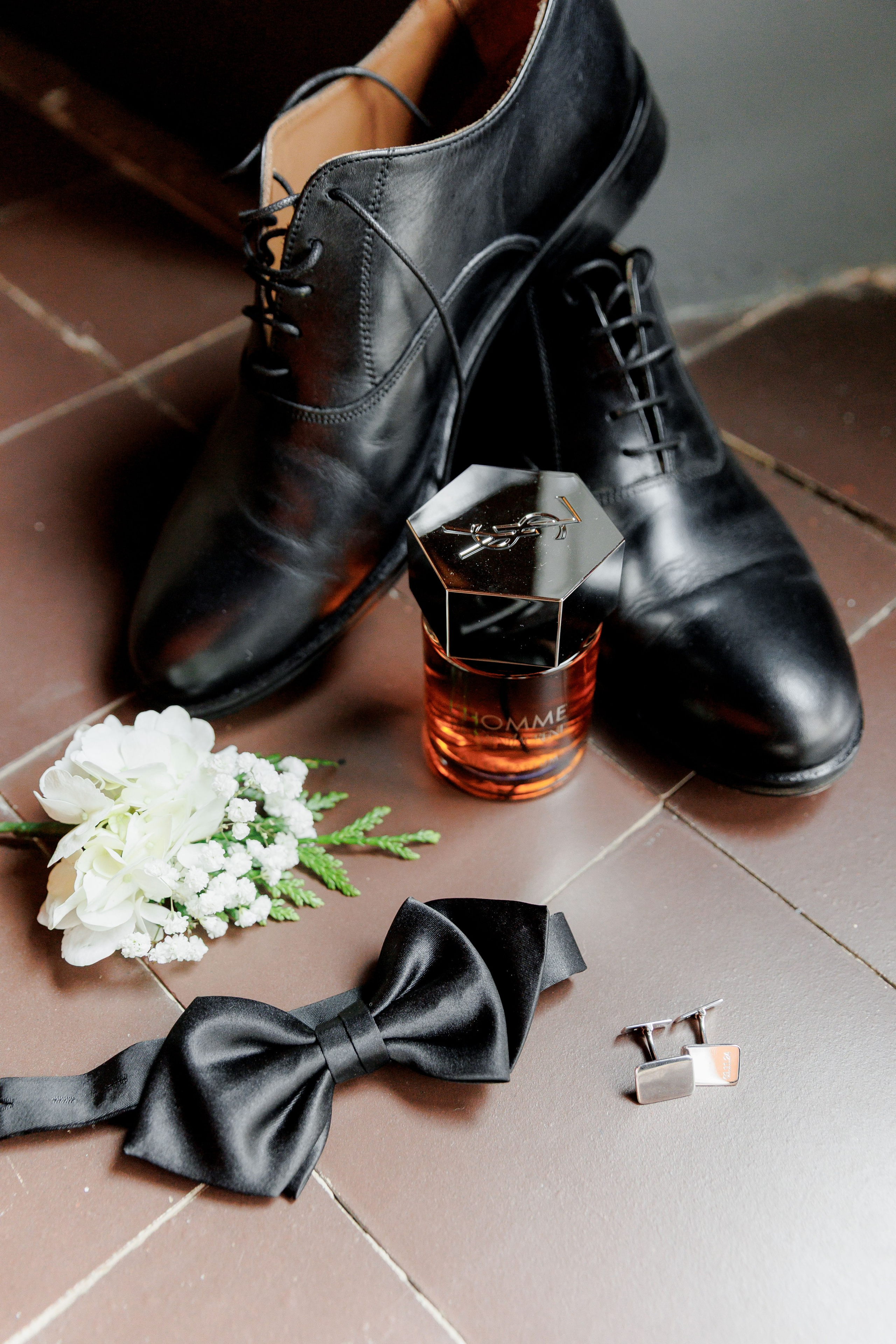 Close-up of the groom's wedding attire details, including cufflinks and boutonniere, styled for a Barcelona wedding.