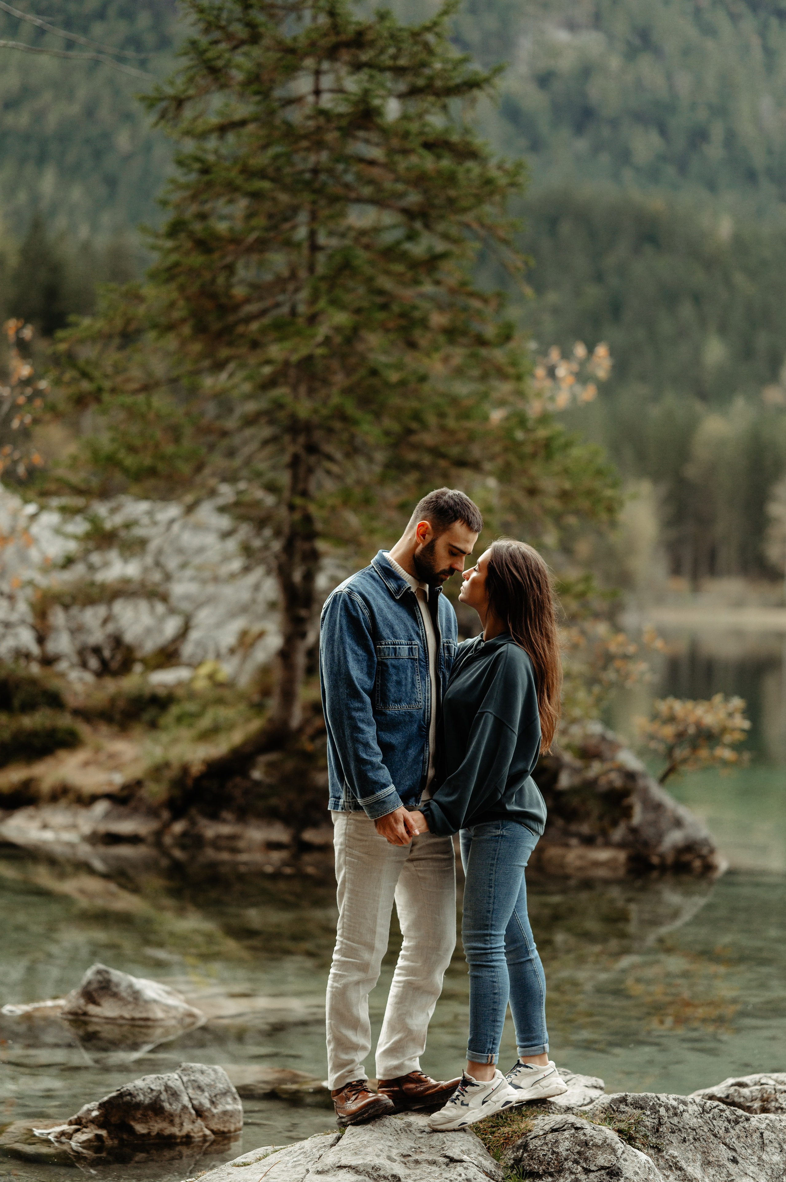 Denis Hanganu din Clanul si sotia lui Raluca, in Hintersee Austria. Proud Vision Weddings | Wedding Photography & Film — Servicii profesionale Foto Video Nunta Iasi