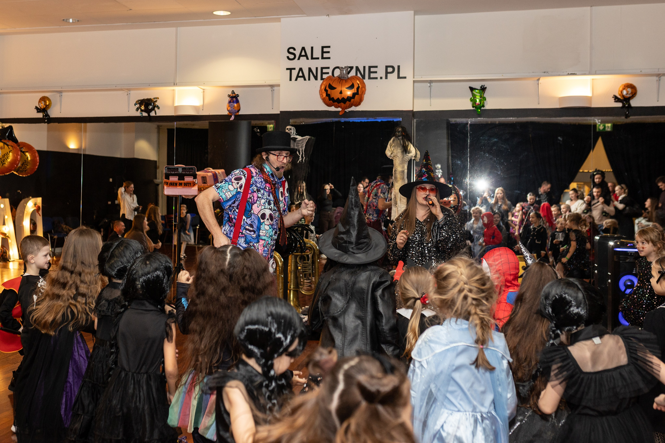 Leo dance studio Helloween 2025. Семейный и детский фотограф в Варшаве Мила Бобровская