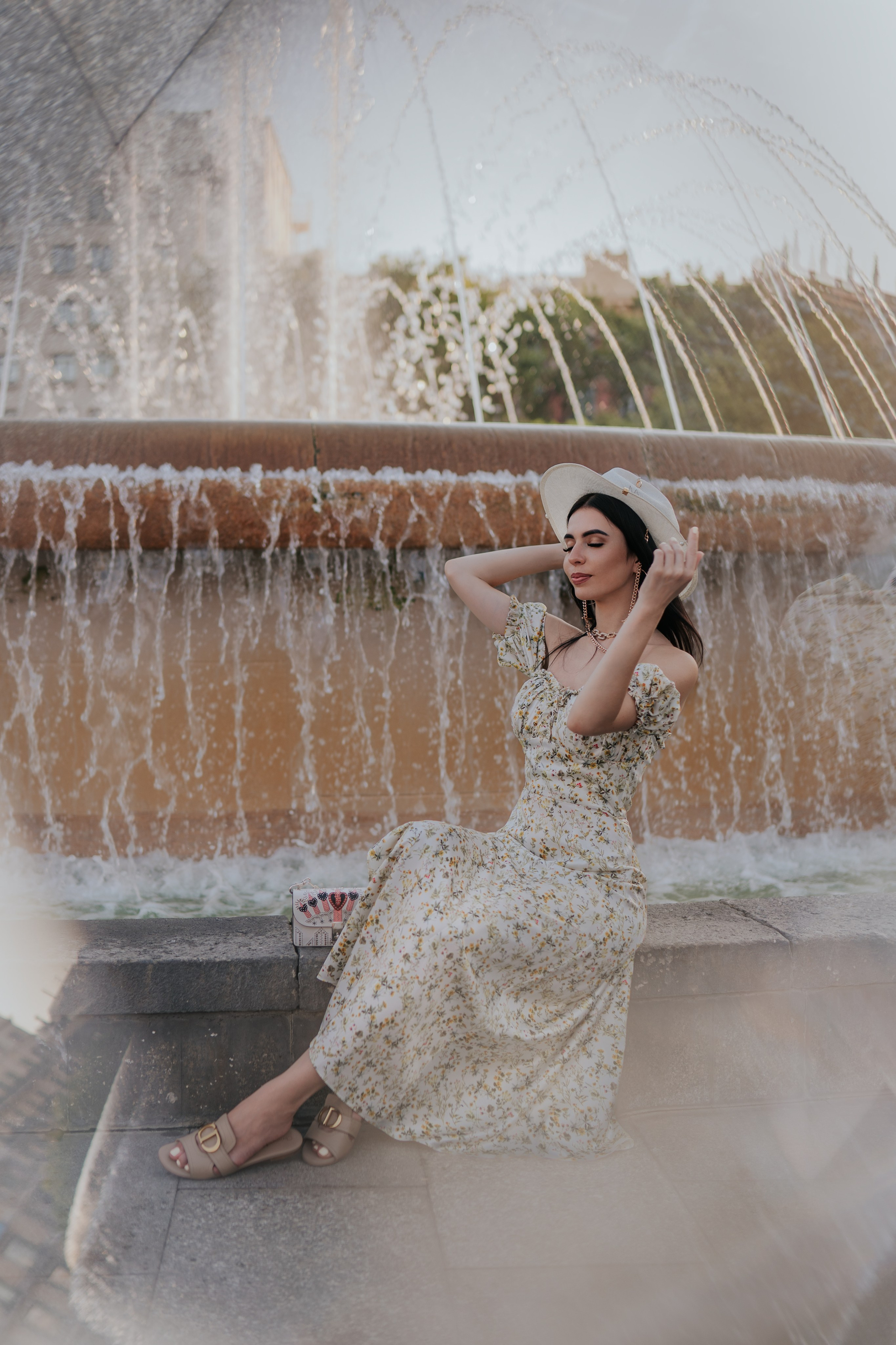 Bloger Barcelona photoshoot. DiaFoto — Wow Photographer in Barcelona | Premium Barcelona Photoshoot Experience