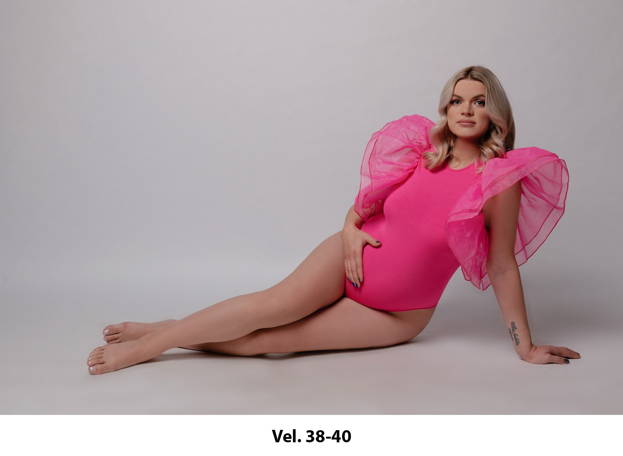 Maternity outfits rent for photoshoots in Prague and Czech Republic. Professional photographer in Prague Anastasia Haritonova