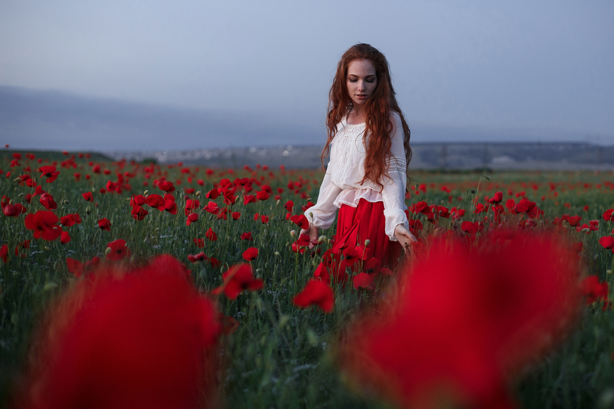 In the poppy field. Wedding photograper — Alex Popov photography Germany, Switzerland, Italy, France. Based in Stuttgart