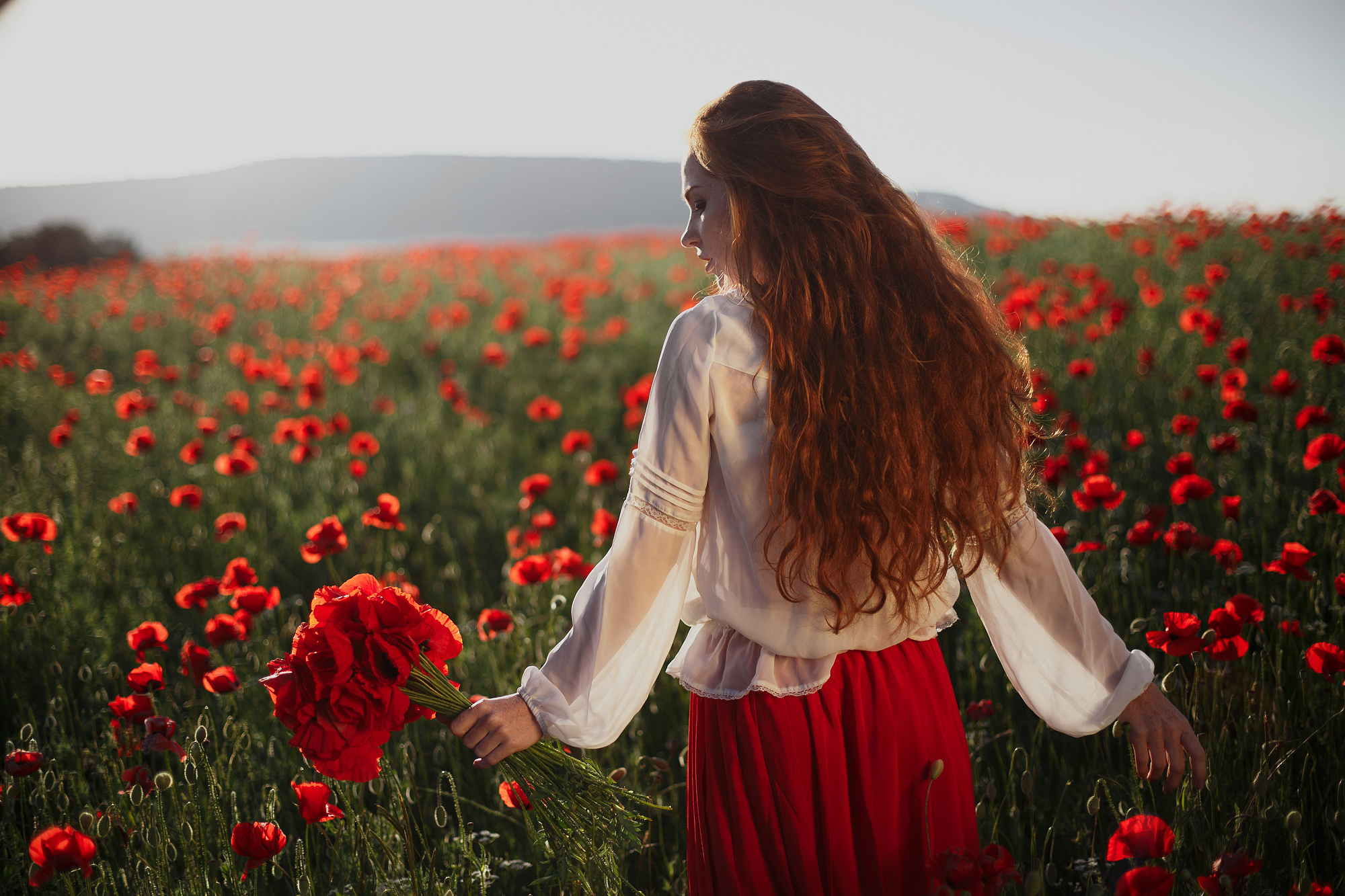 In the poppy field. Wedding photograper — Alex Popov photography Germany, Switzerland, Italy, France. Based in Stuttgart