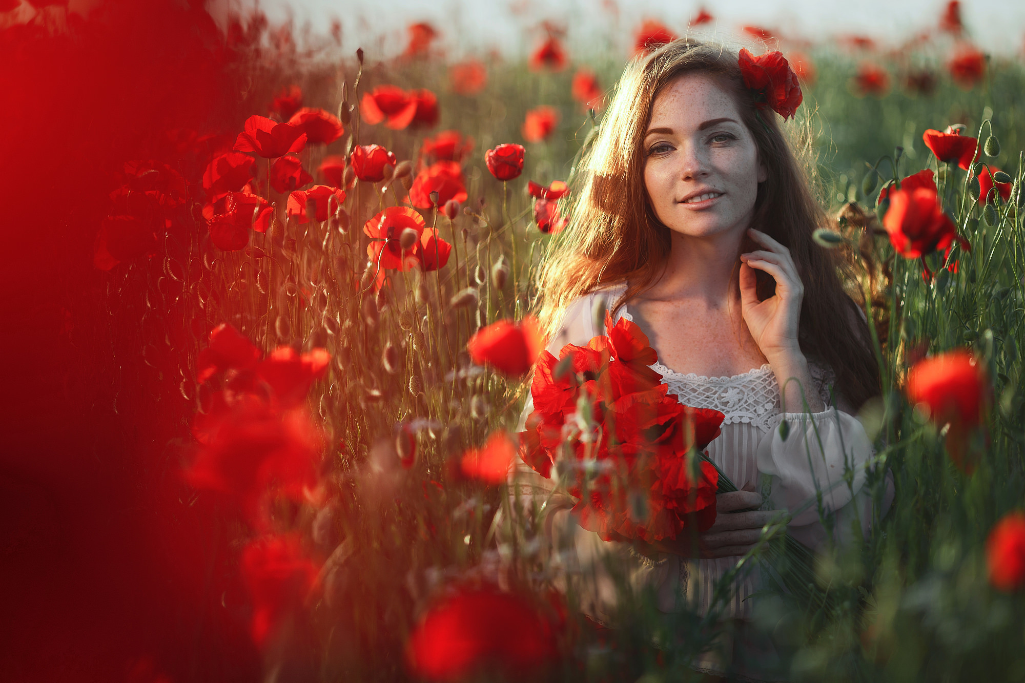 In the poppy field. Wedding photograper — Alex Popov photography Germany, Switzerland, Italy, France. Based in Stuttgart