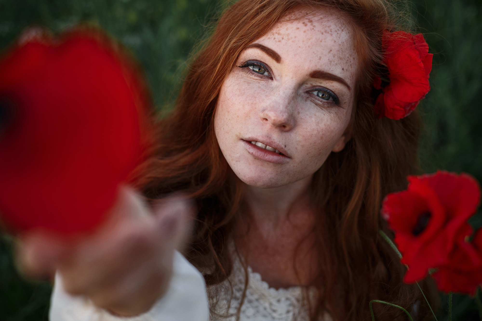 In the poppy field. Wedding photograper — Alex Popov photography Germany, Switzerland, Italy, France. Based in Stuttgart