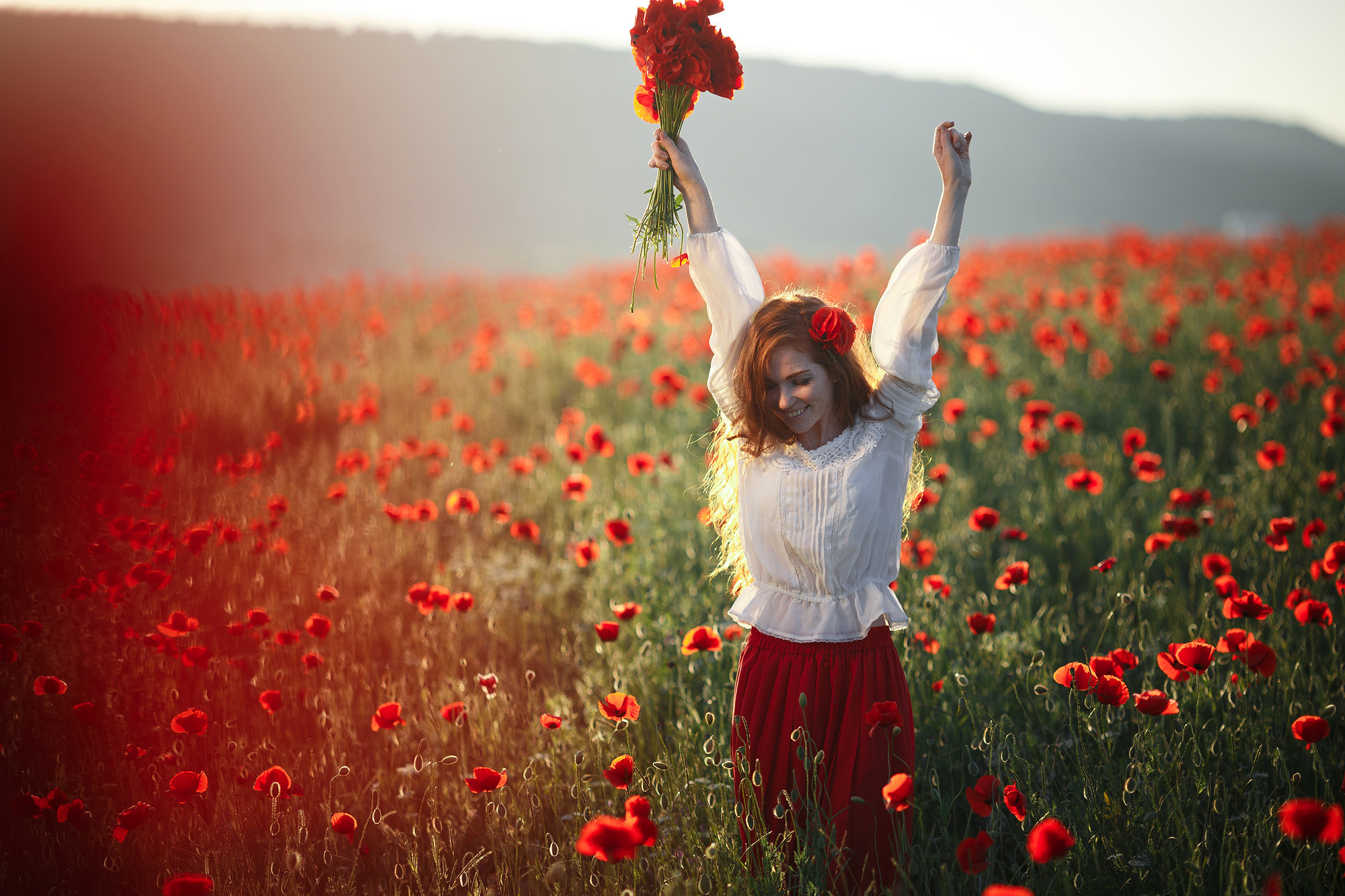 In the poppy field. Wedding photograper — Alex Popov photography Germany, Switzerland, Italy, France. Based in Stuttgart