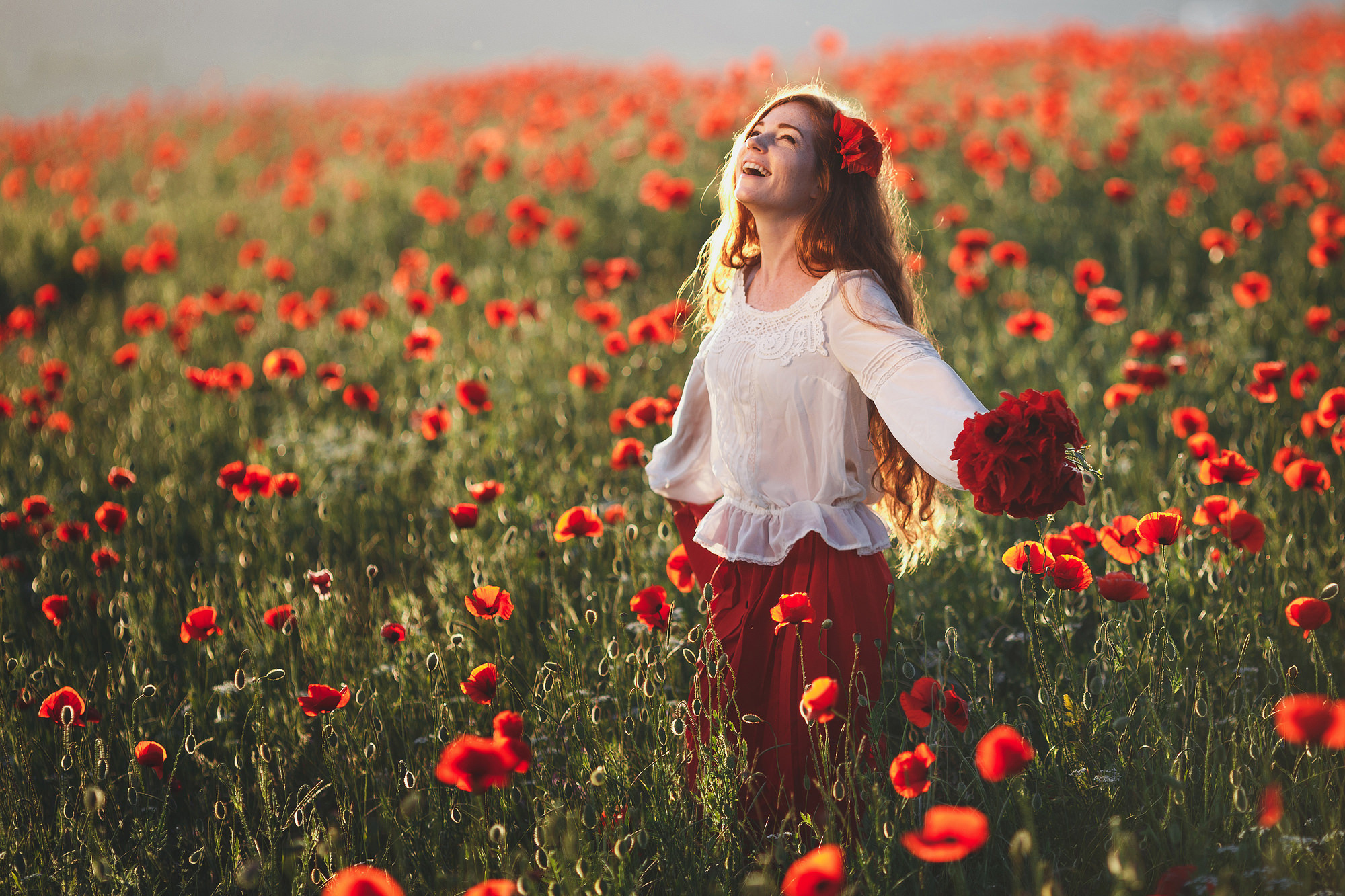 In the poppy field. Wedding photograper — Alex Popov photography Germany, Switzerland, Italy, France. Based in Stuttgart
