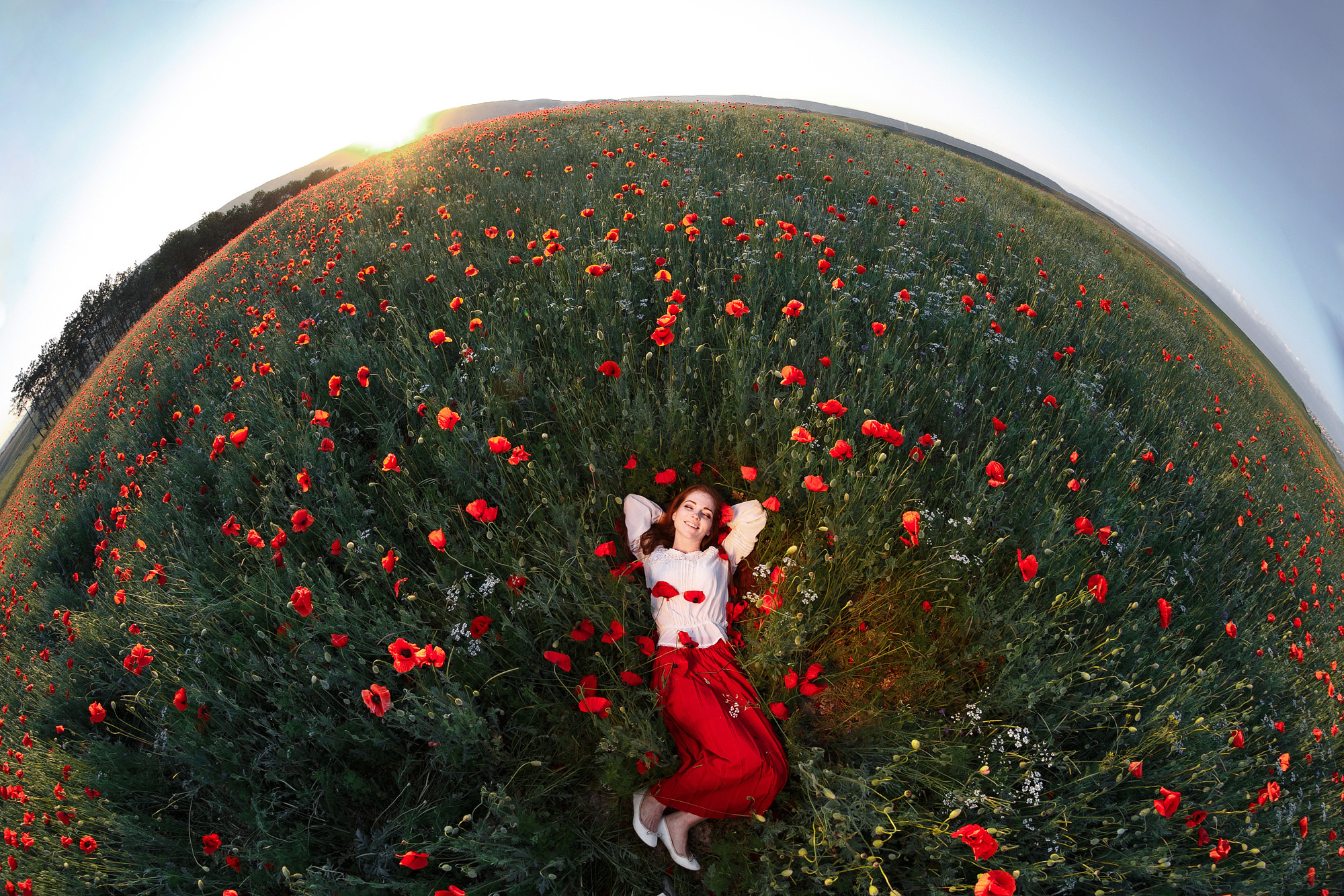 In the poppy field. Wedding photograper — Alex Popov photography Germany, Switzerland, Italy, France. Based in Stuttgart
