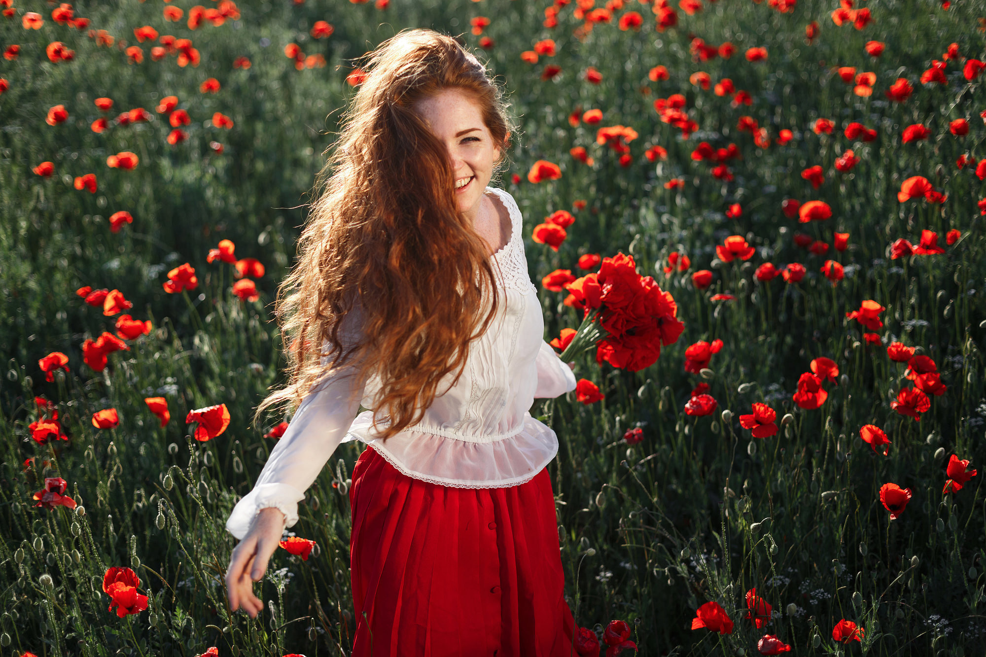 In the poppy field. Wedding photograper — Alex Popov photography Germany, Switzerland, Italy, France. Based in Stuttgart
