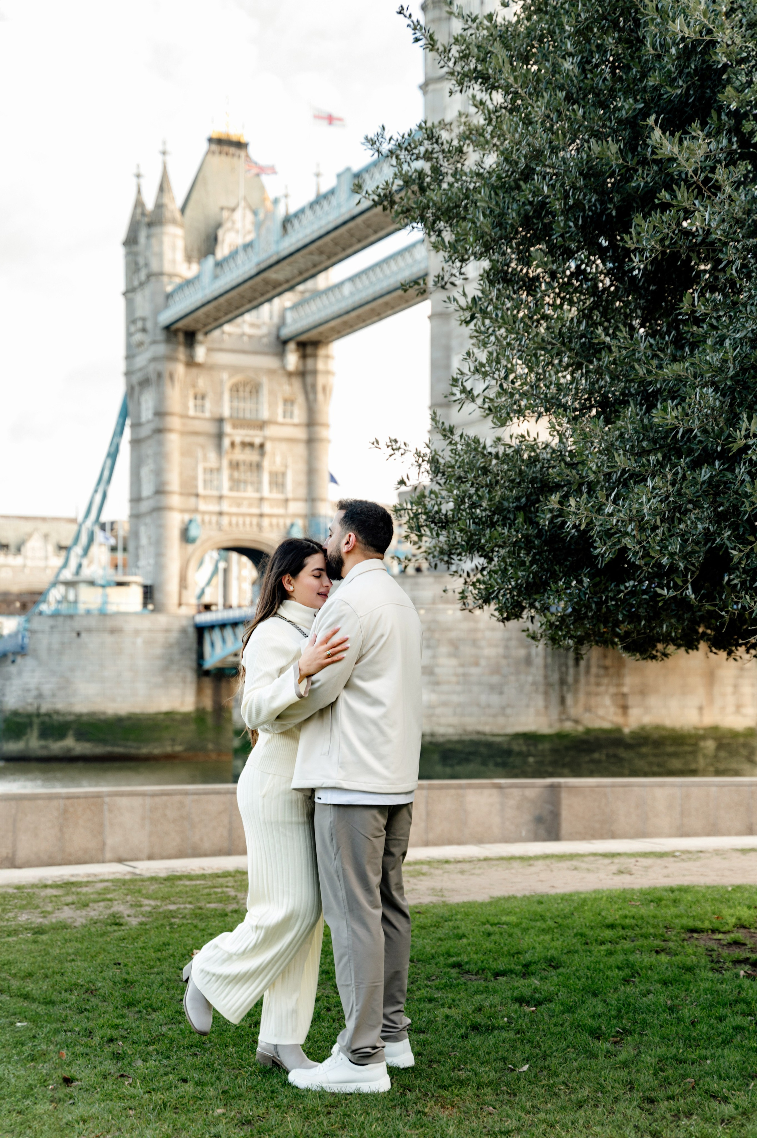 Tower Bridge Mahmood&Yalo. FAMILY AND WEDDING PHOTOGRAPHER IN LONDON MARINA RIVA