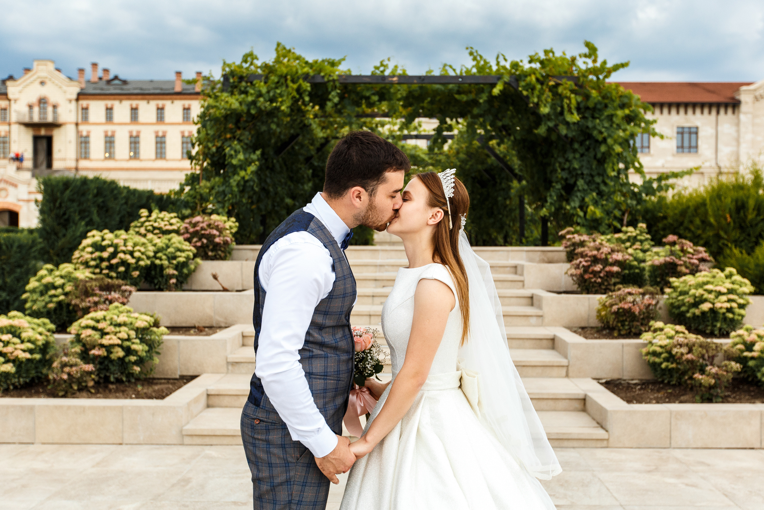 Denis & Nicoleta | Castel Mimi, Moldova. Dinumalancea.com — fotograf de nunta si familie. Moldova, Romania, UE