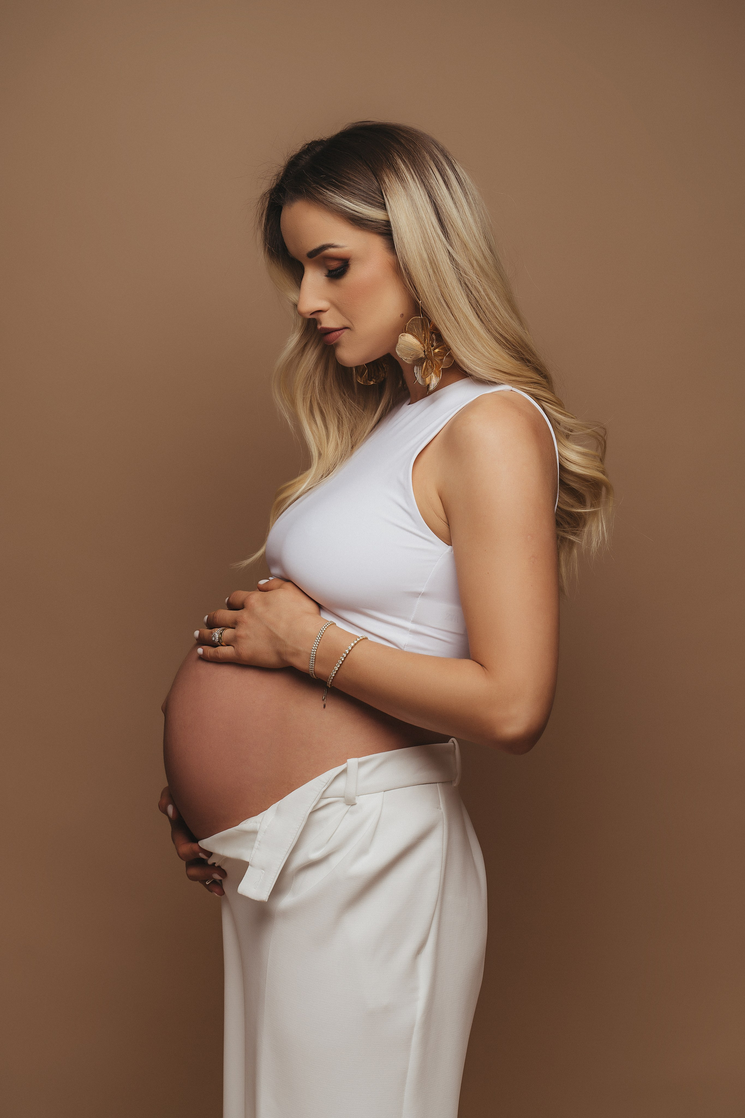 STUDIO: Greta. Maternity/Love story/Wedding photographer