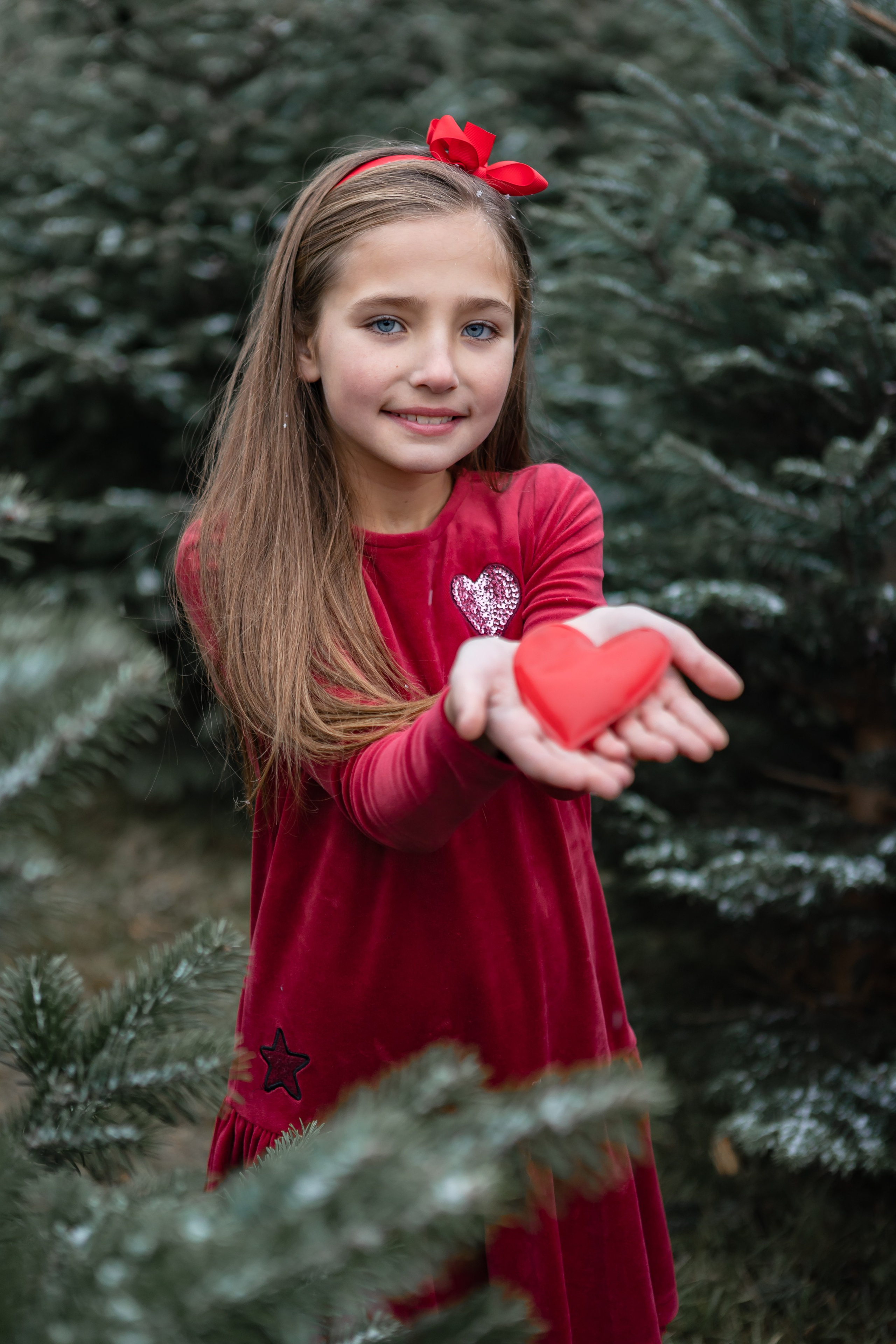 Weihnachts-Fotoshooting im Freien. Adelya Tomin