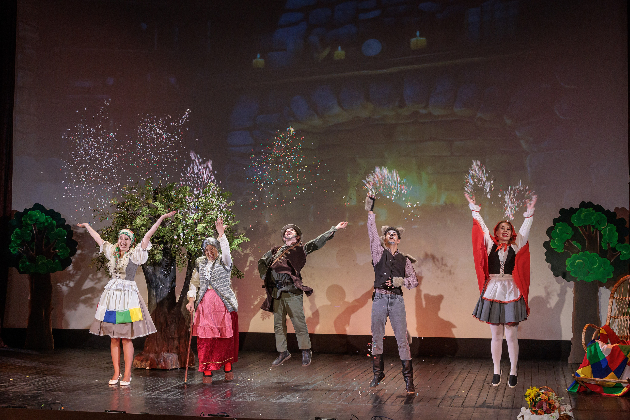 Povestea Scufita Rosie. Clounella. ✔️ Servicii foto si video in Chisinau Moldova - Cinematic.md