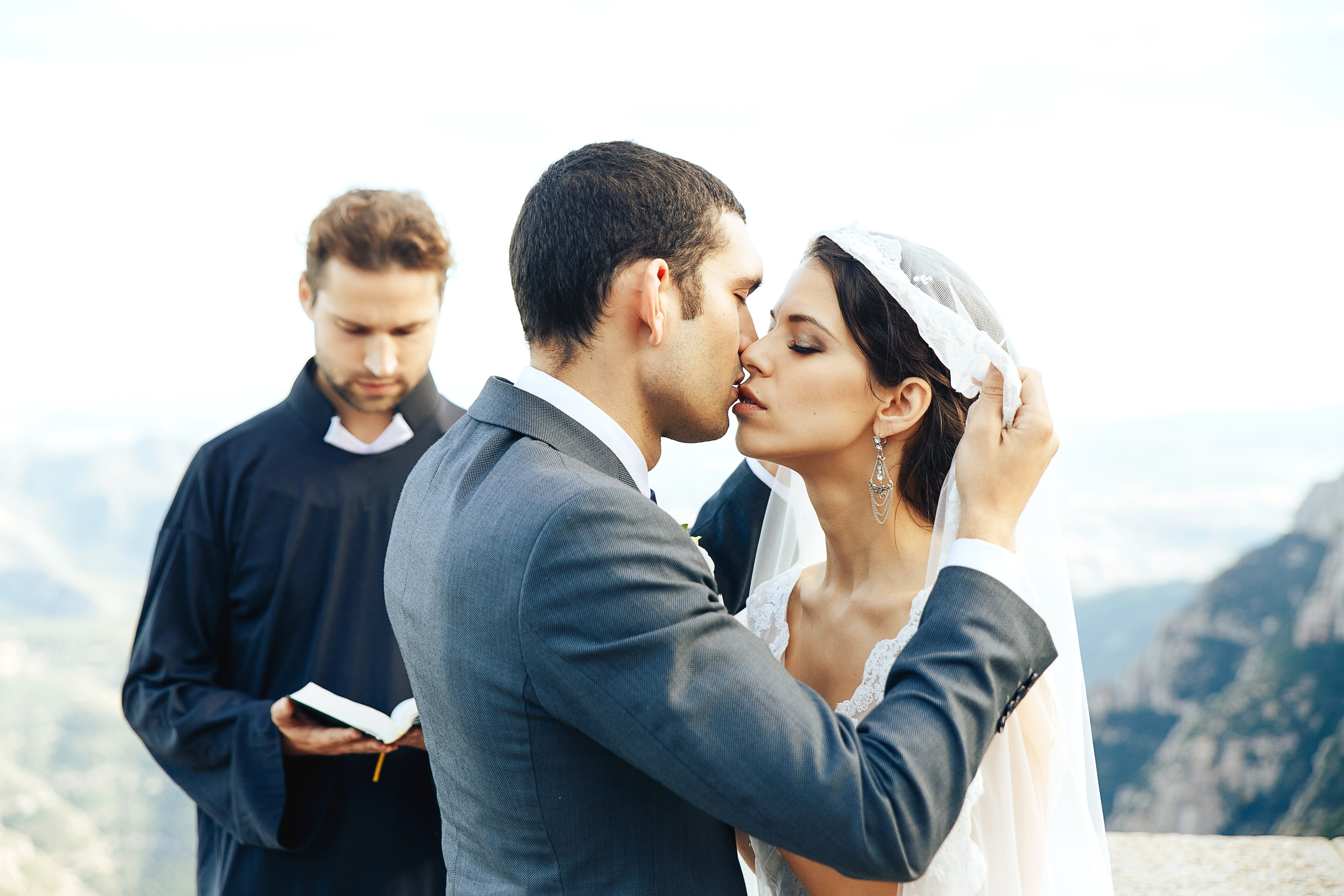 Свадебная фотосессия на горе Монсеррат, Барселона, Испания. Свадебный. Фотограф в Барселоне, в Испании, по всей Европе - Андрей Пасечник. Тел