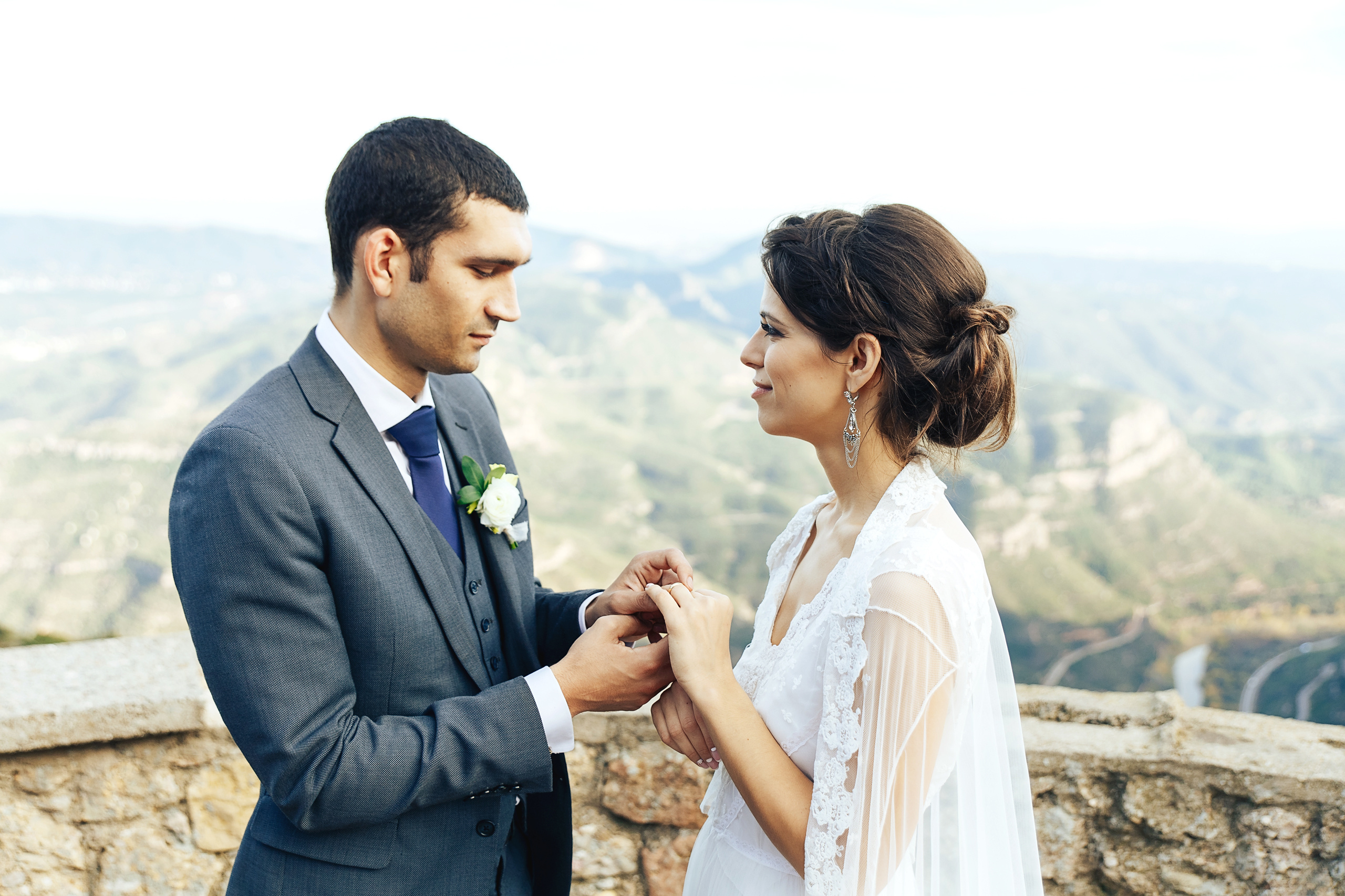 Свадебная фотосессия на горе Монсеррат, Барселона, Испания. Свадебный. Фотограф в Барселоне, в Испании, по всей Европе - Андрей Пасечник. Тел