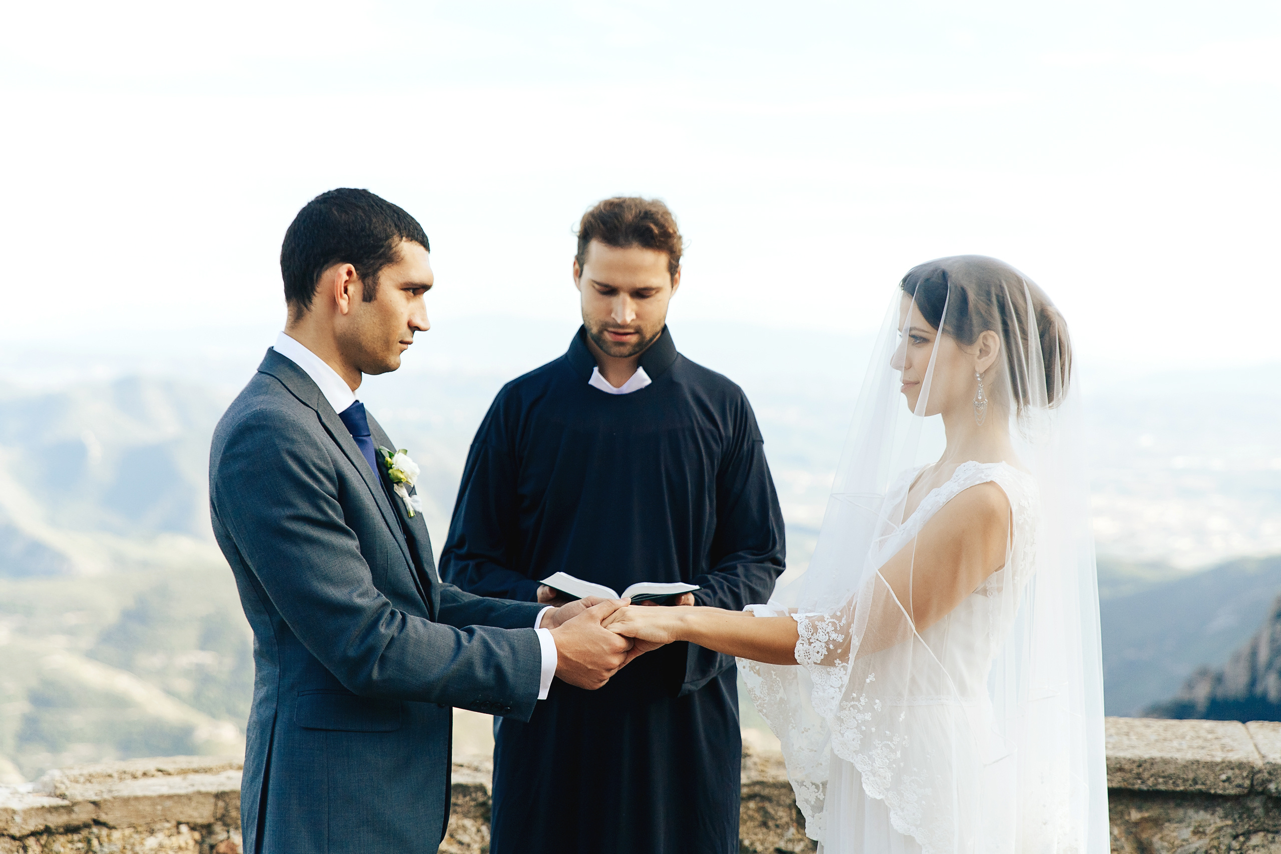 Свадебная фотосессия на горе Монсеррат, Барселона, Испания. Свадебный. Фотограф в Барселоне, в Испании, по всей Европе - Андрей Пасечник. Тел