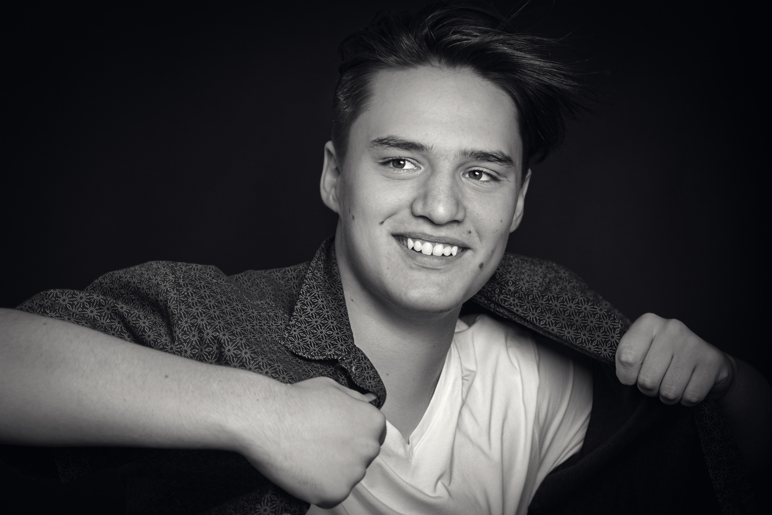 Снимки в студио, предметна  и продуктова фотография. Фотограф Бургас. Фотосесии в студио и на открито, портрети, заснемане